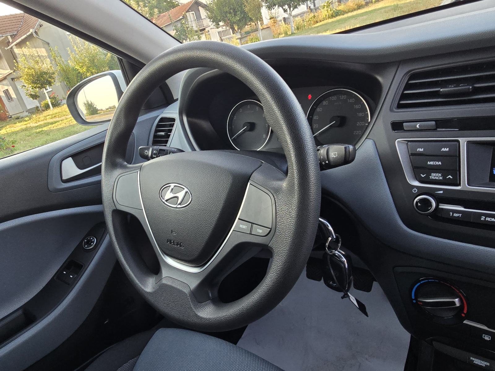 Hyundai i20 1,25i-2018god.mod-KLIMA-media,alu,160tkm,vlasnica,KARTICE, fotografija 11