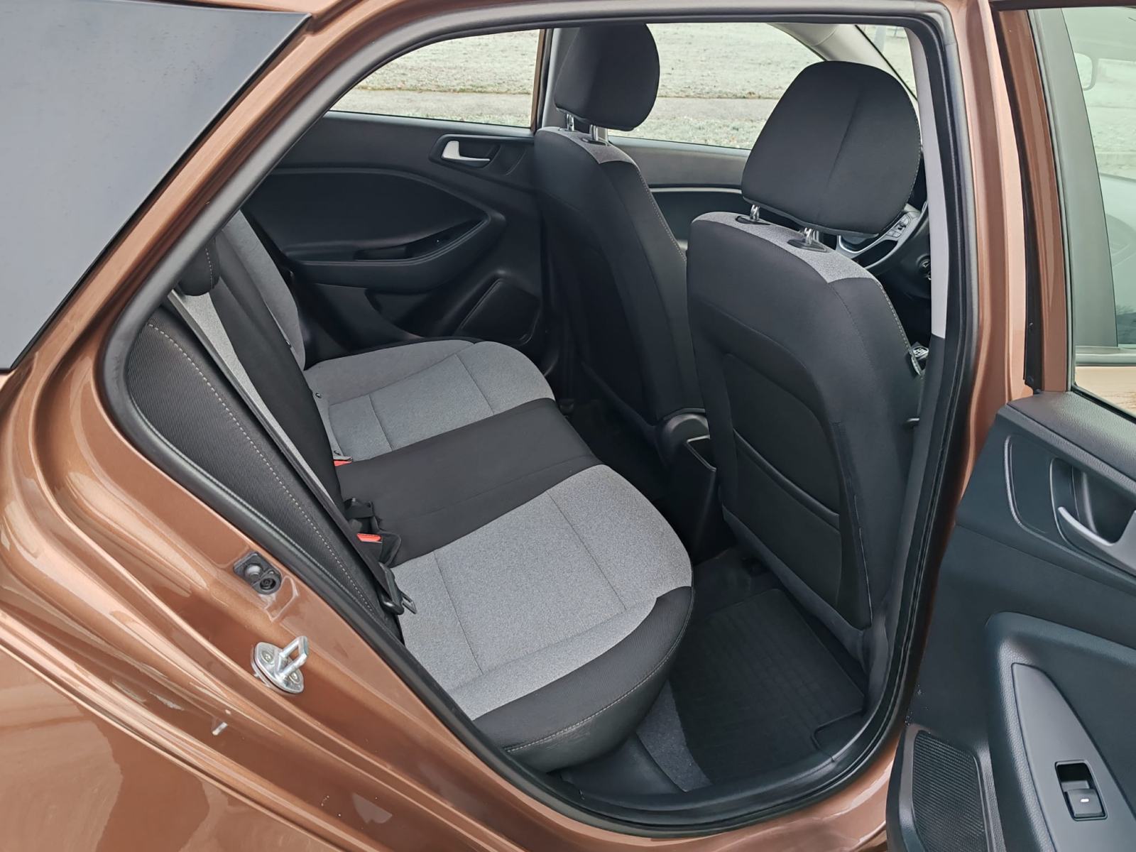 Hyundai i20 , 162000 KM, 2015 GOD, KATICE 24/36 RATA, fotografija 9