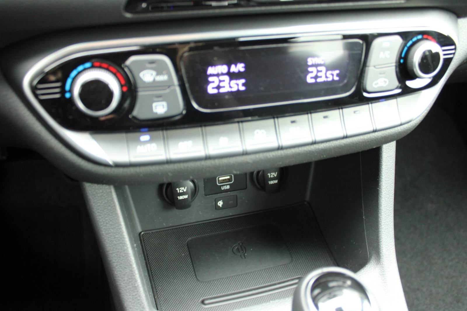 Hyundai I30 1.0 T-GDi AUTOMATIK *LED, NAVIGACIJA, KAMERA*, fotografija 17