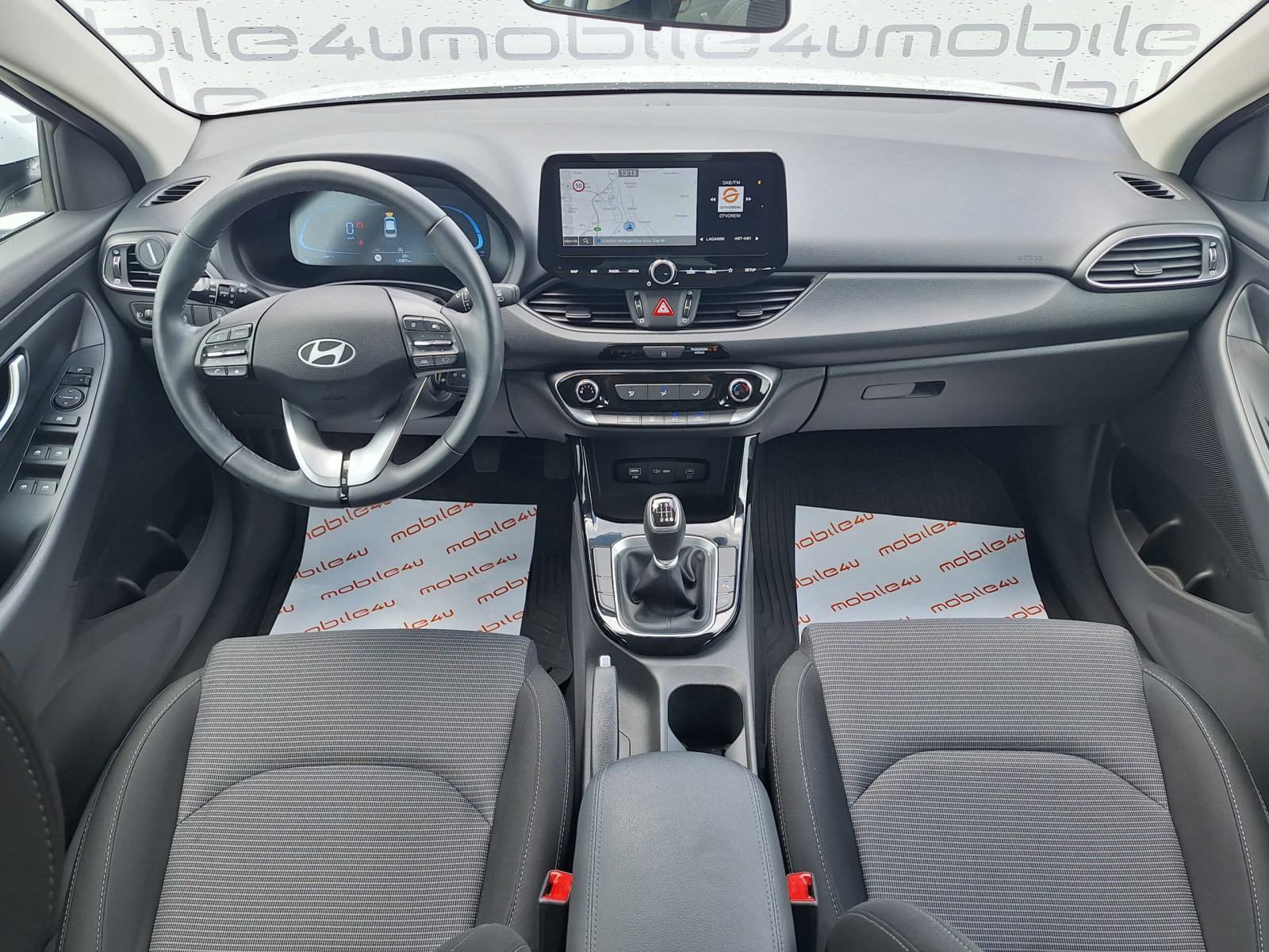 Hyundai i30 1.0 TGDI 100 STYLE, fotografija 6