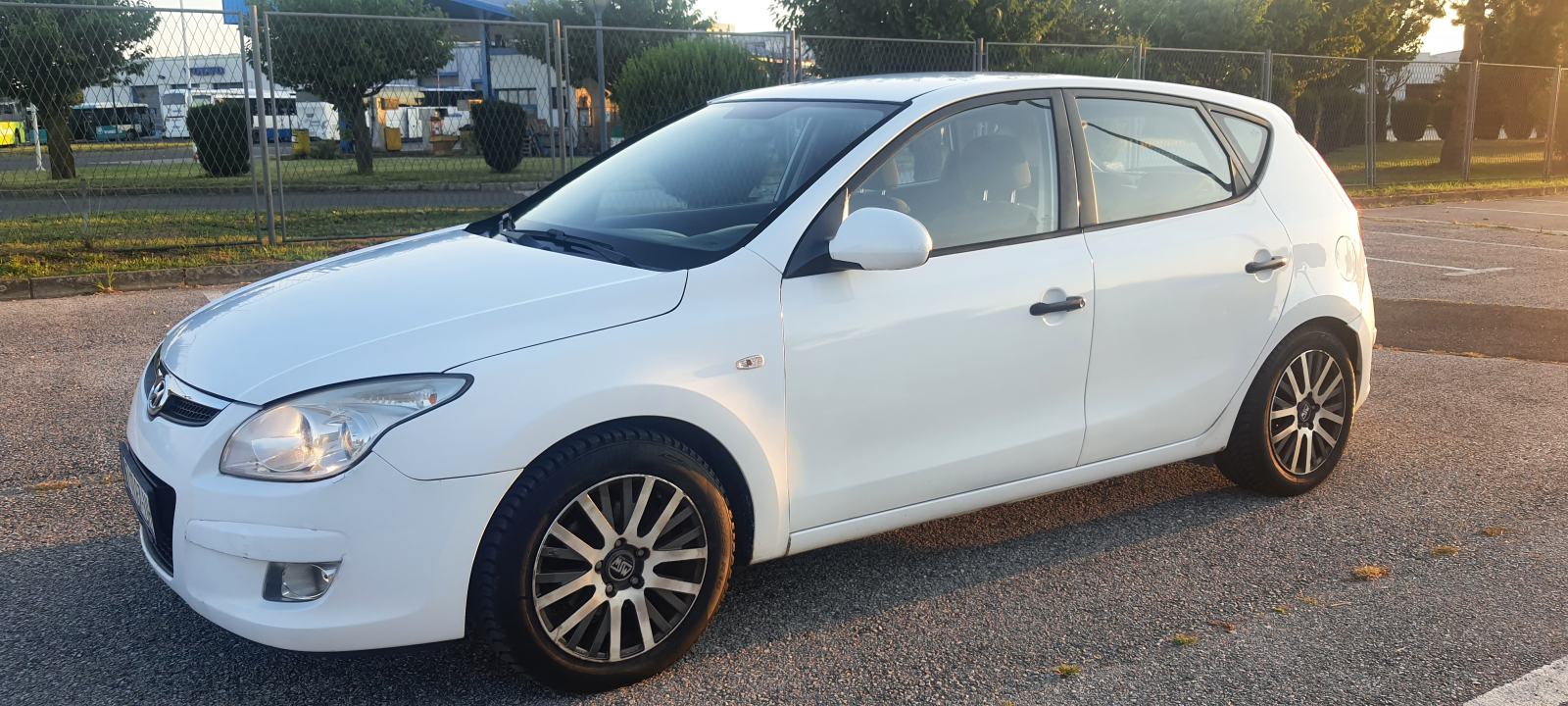 Hyundai i30 1,4 16V Euro 2008, fotografija 2