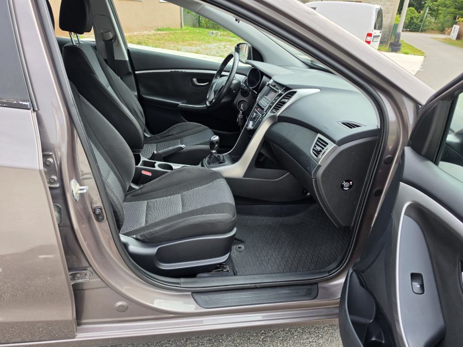 Hyundai i30 1,4 16V, fotografija 11