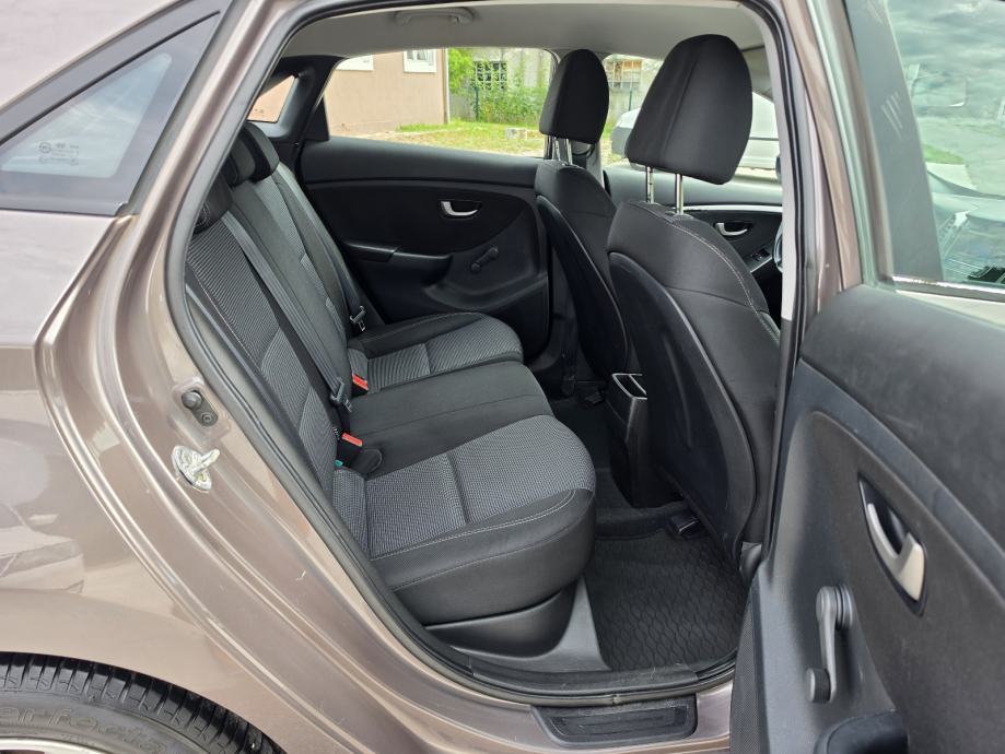 Hyundai i30 1,4 16V, fotografija 14