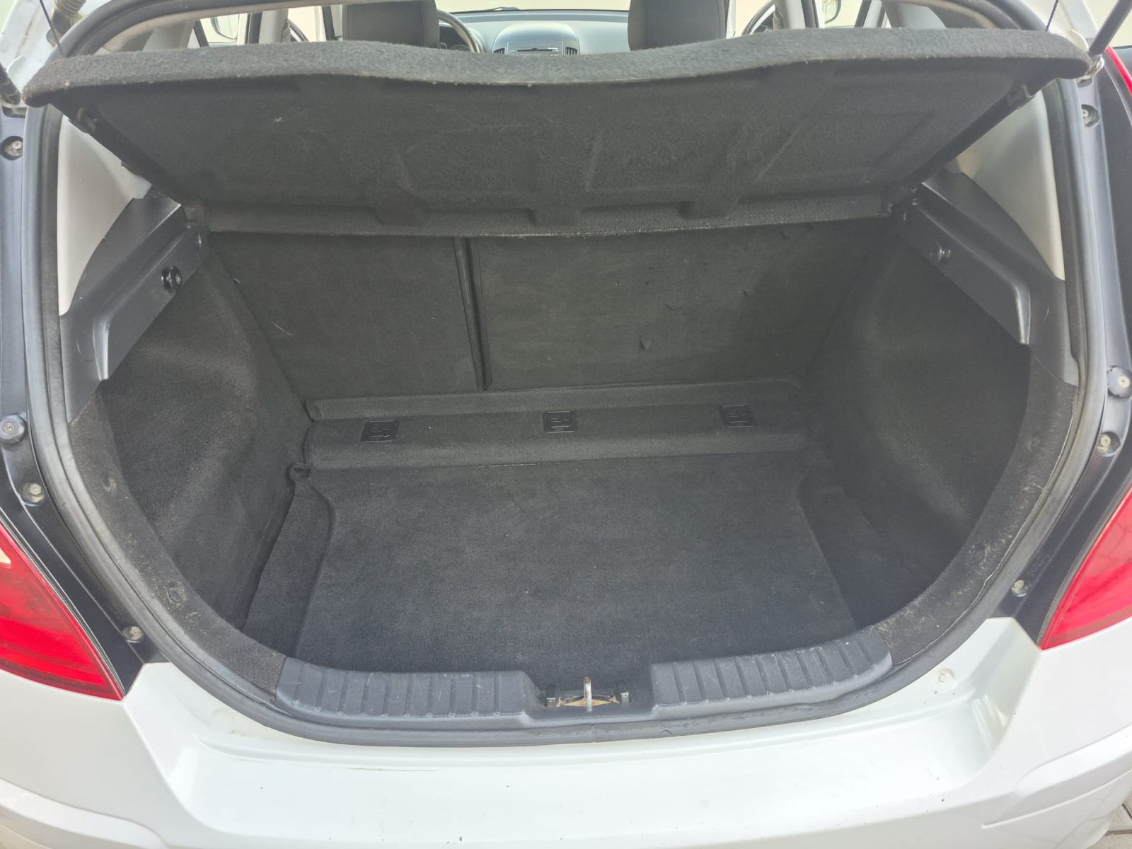 Hyundai i30 1,4 16V, fotografija 15