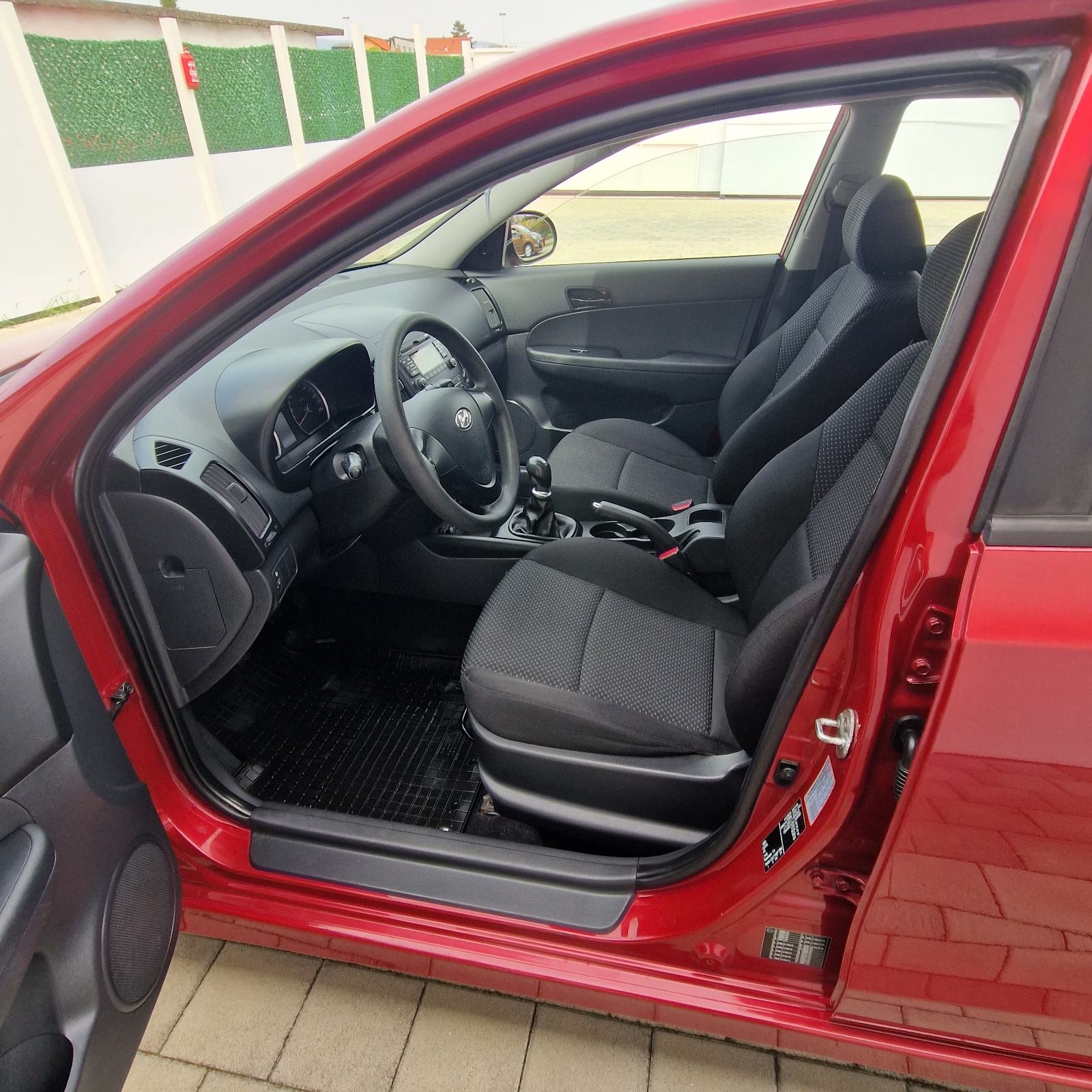 Hyundai i30 1,4 benzinac • HR auto • 154.ooo km ○ 1. VLASNIK, fotografija 11