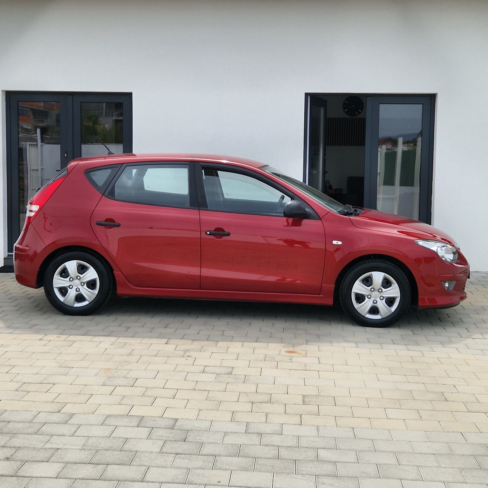 Hyundai i30 1,4 benzinac • HR auto • 154.ooo km ○ 1. VLASNIK, fotografija 8
