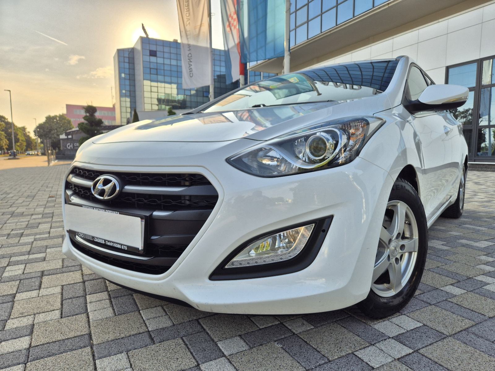 Hyundai i30 1,4 CRDi **EDITION**DIG.KLIMA**ALU**SERVISNA**REG 1 GOD**, fotografija 3