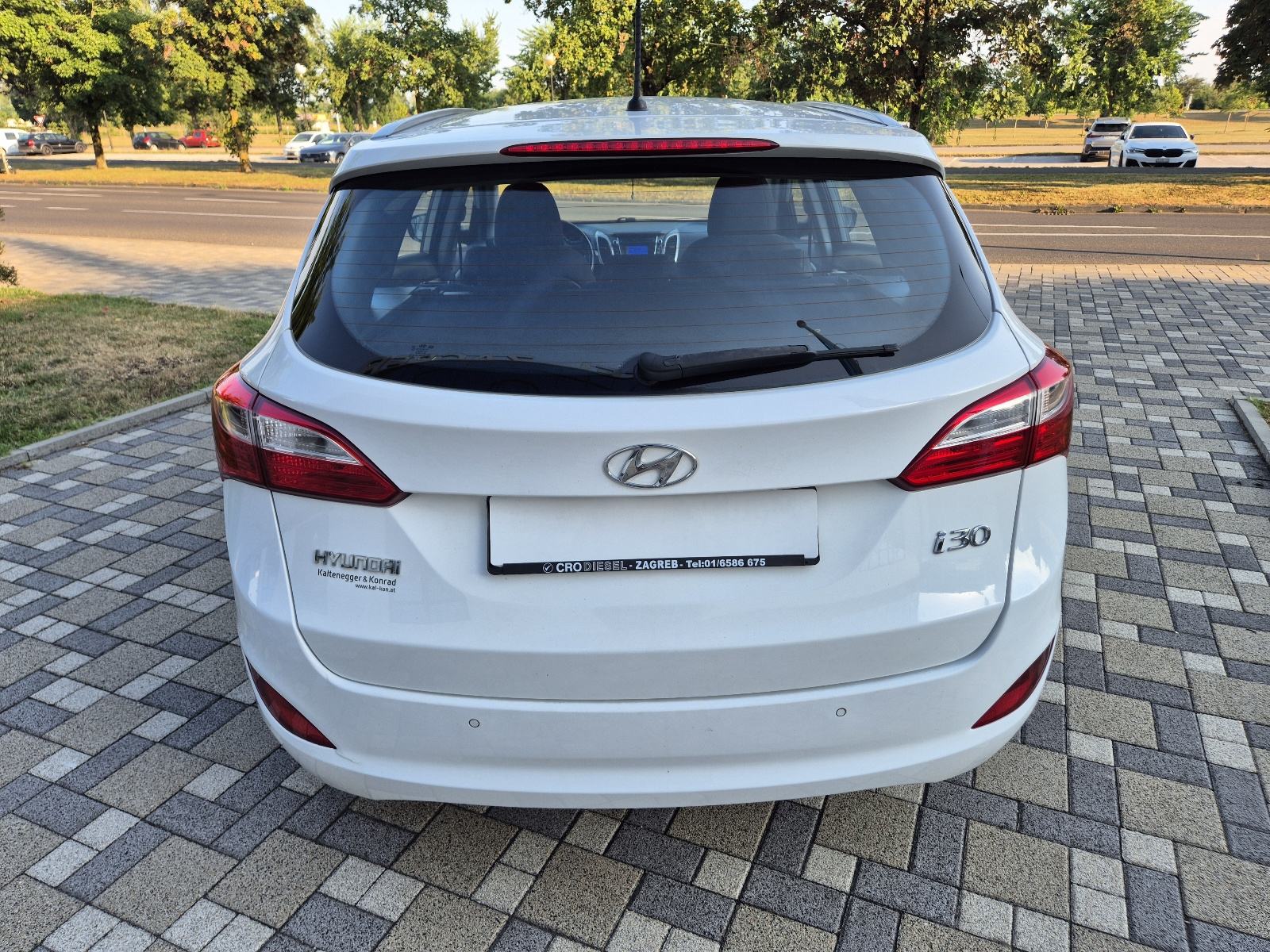 Hyundai i30 1,4 CRDi **EDITION**DIG.KLIMA**ALU**SERVISNA**REG 1 GOD**, fotografija 7
