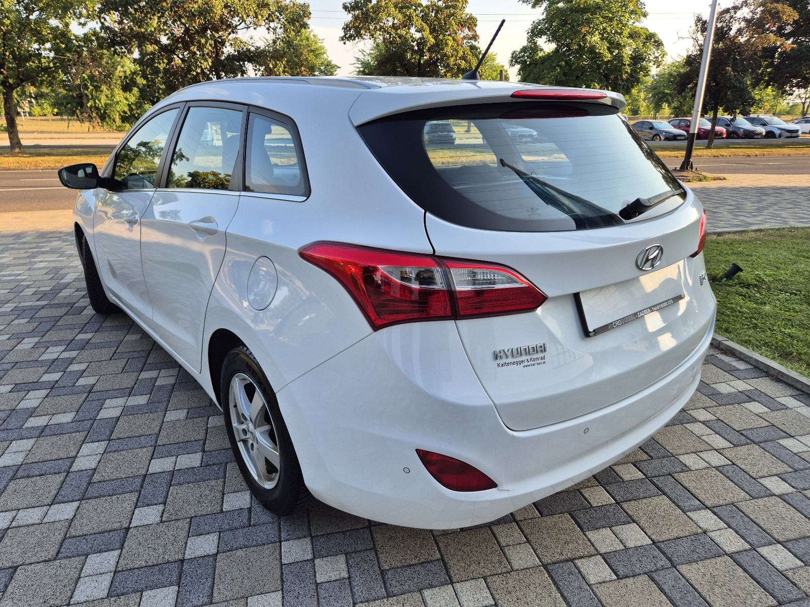 Hyundai i30 1,4 CRDi **EDITION**DIG.KLIMA**ALU**SERVISNA**REG 1 GOD**, fotografija 6