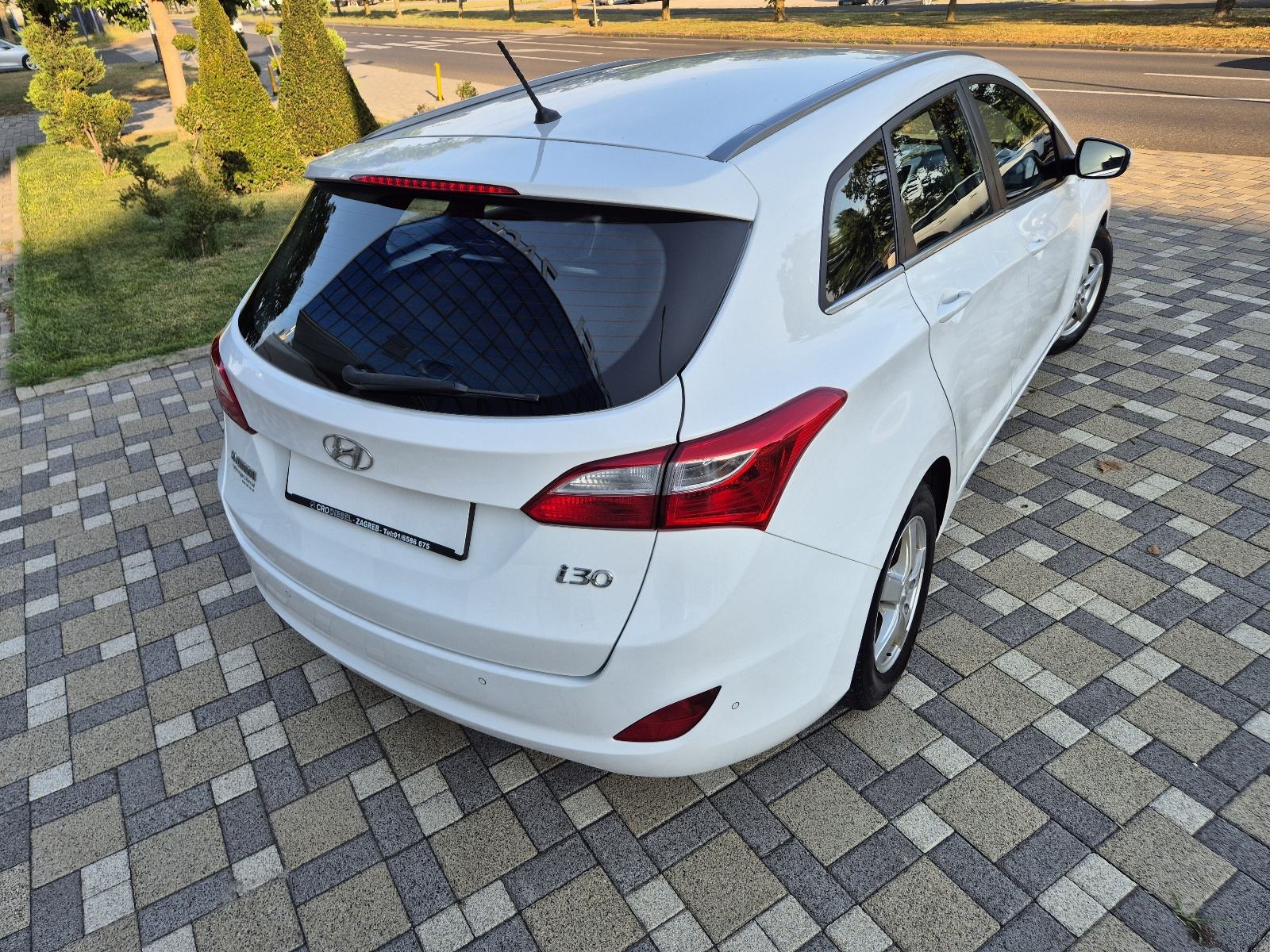 Hyundai i30 1,4 CRDi **EDITION**DIG.KLIMA**ALU**SERVISNA**REG 1 GOD**, fotografija 8