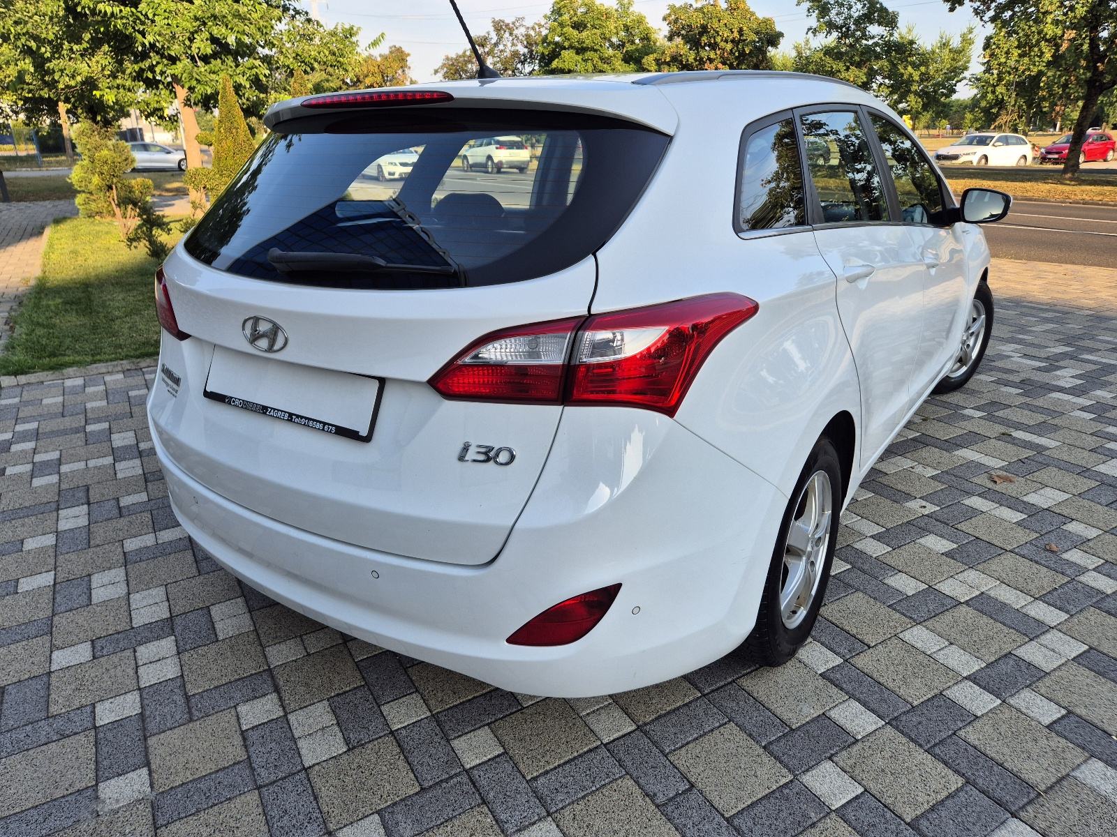 Hyundai i30 1,4 CRDi **EDITION**DIG.KLIMA**ALU**SERVISNA**REG 1 GOD**, fotografija 9