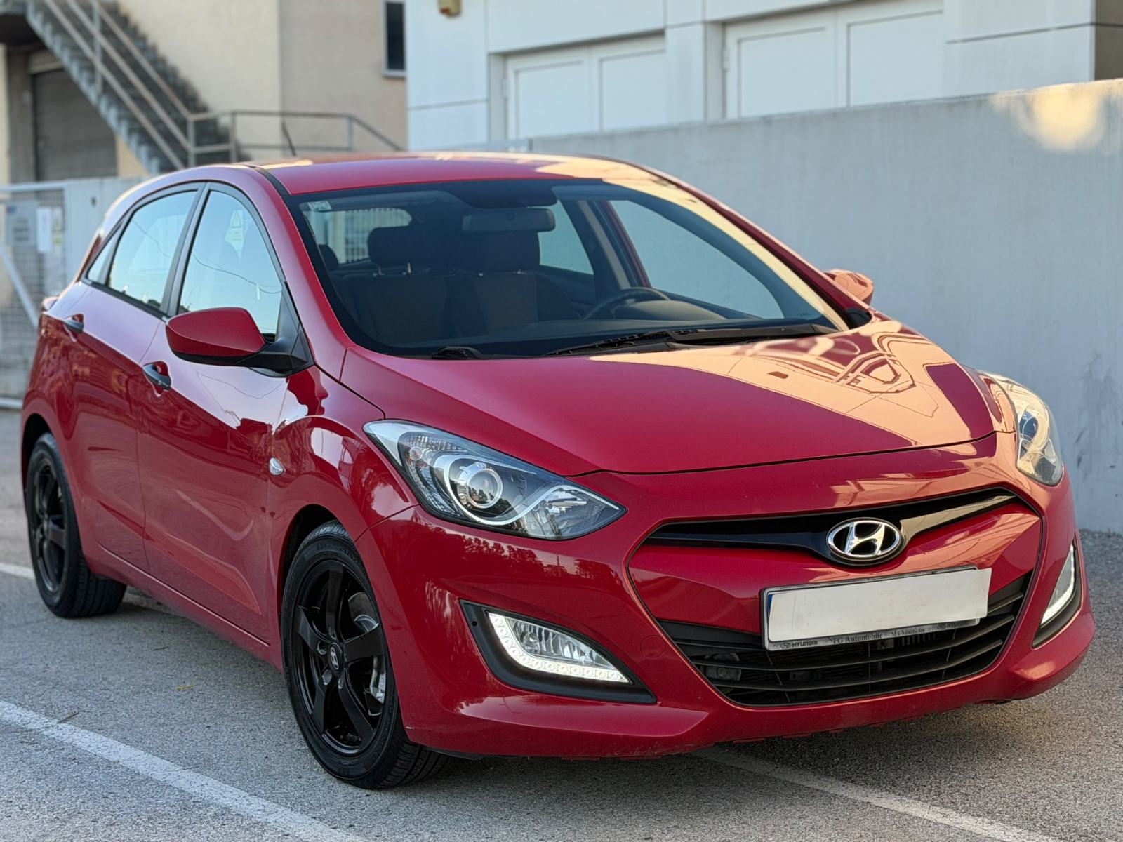 HYUNDAI I30 1,4 CRDI •• KAO NOVI, FULL OPREMA •• DIGITALNA KLIMA ••, fotografija 2