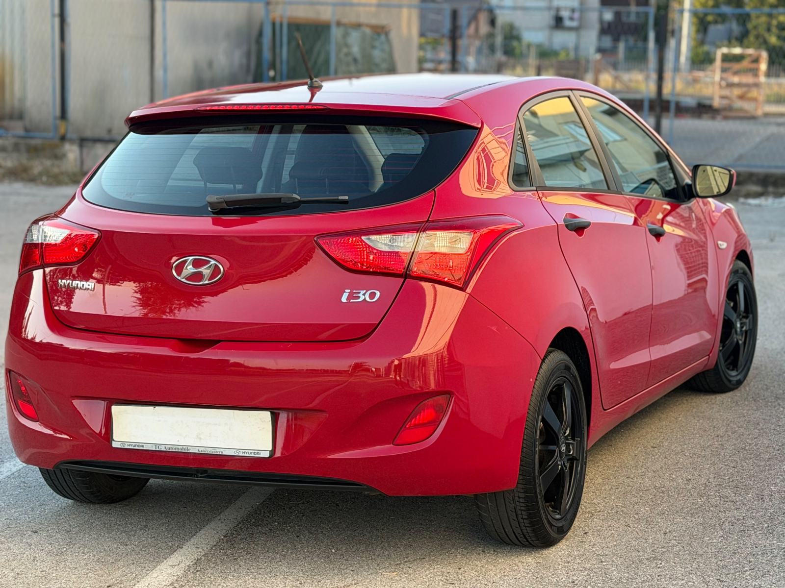 HYUNDAI I30 1,4 CRDI •• KAO NOVI, FULL OPREMA •• DIGITALNA KLIMA ••, fotografija 4
