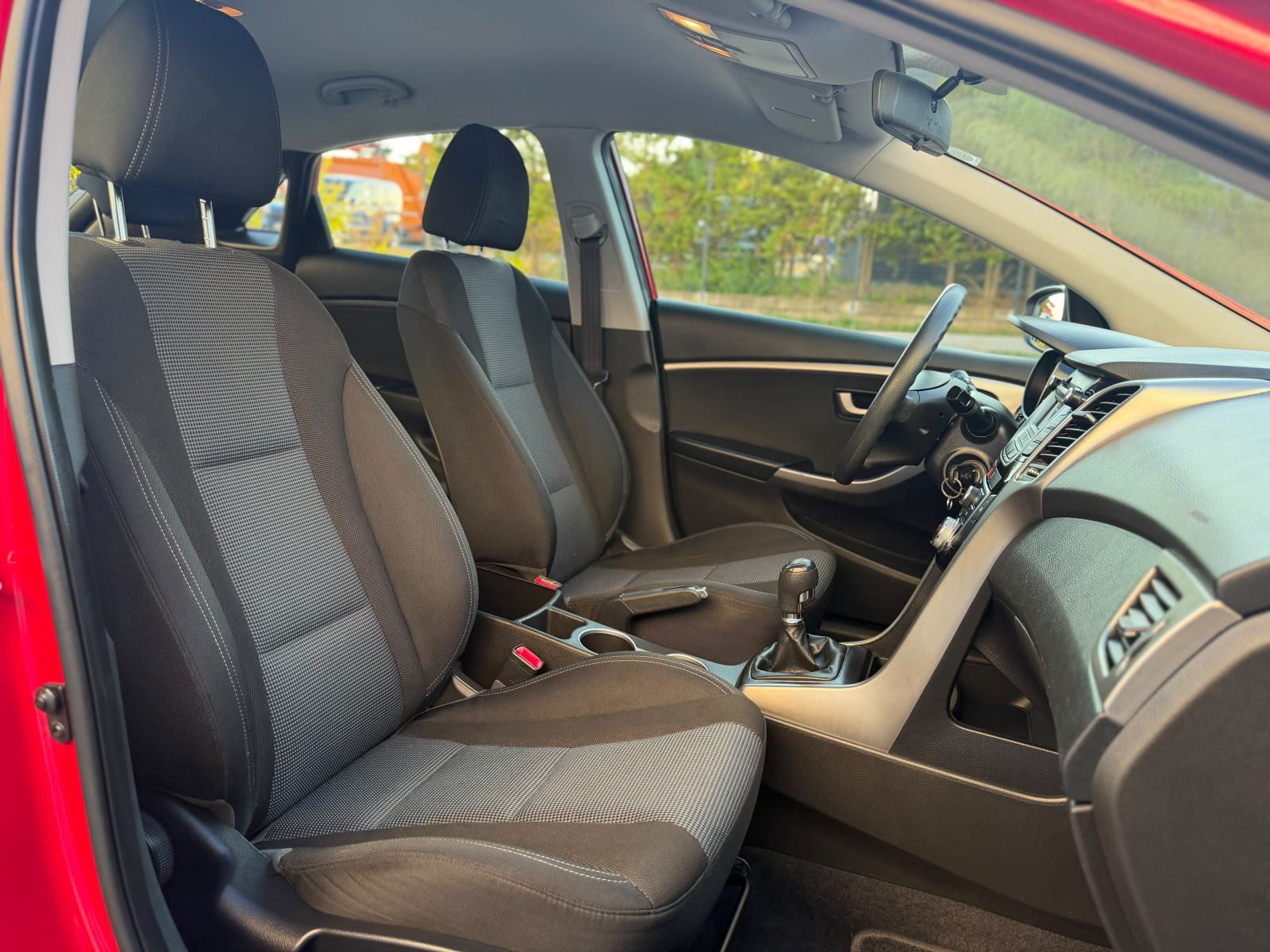 HYUNDAI I30 1,4 CRDI •• KAO NOVI, FULL OPREMA •• DIGITALNA KLIMA ••, fotografija 12