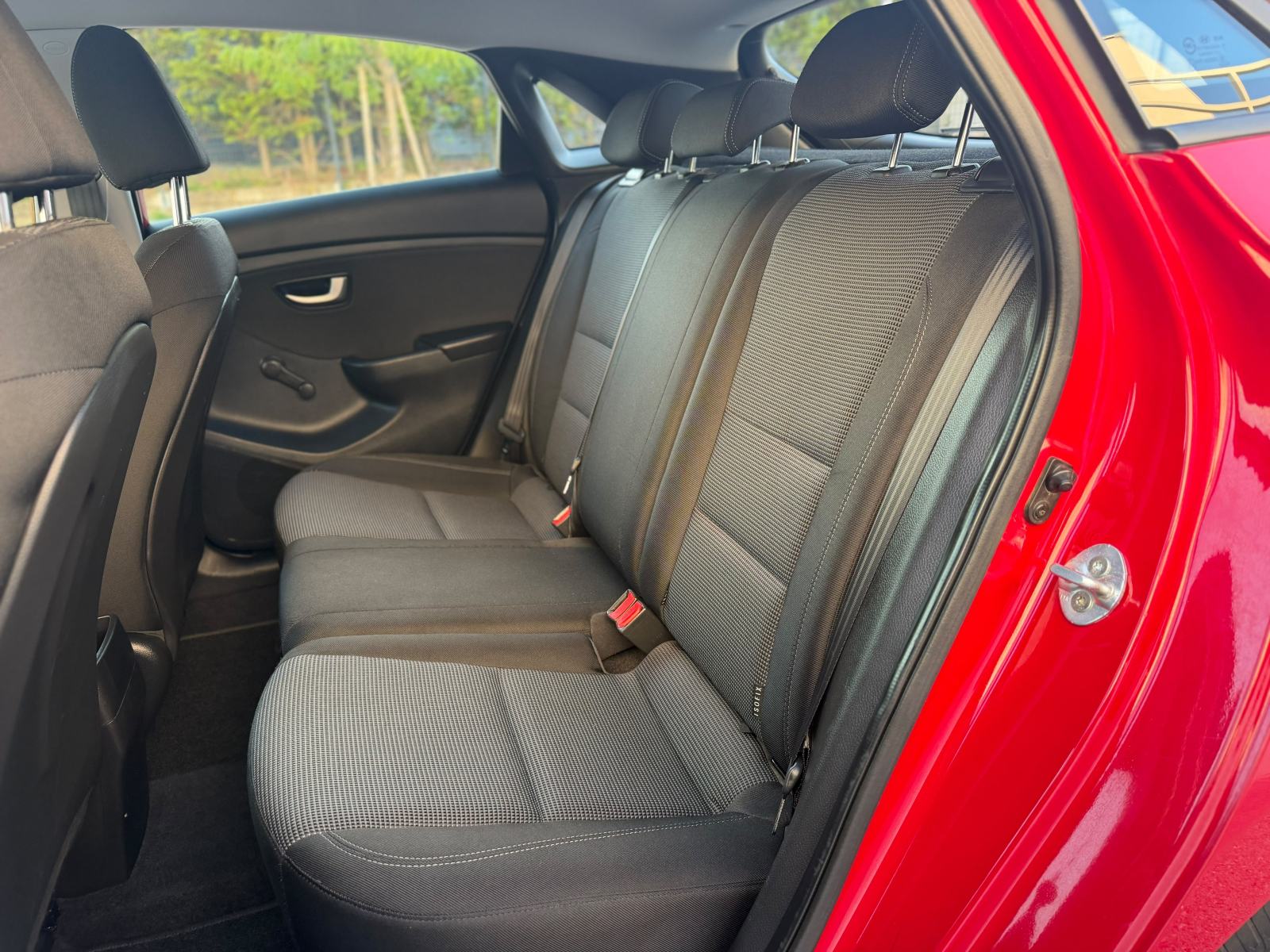 HYUNDAI I30 1,4 CRDI •• KAO NOVI, FULL OPREMA •• DIGITALNA KLIMA ••, fotografija 10