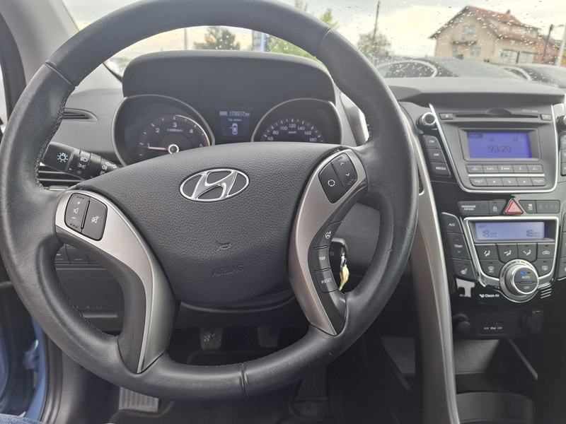 Hyundai i30 1,4 CRDi*Trend*Klima*Park.senzori*, fotografija 14