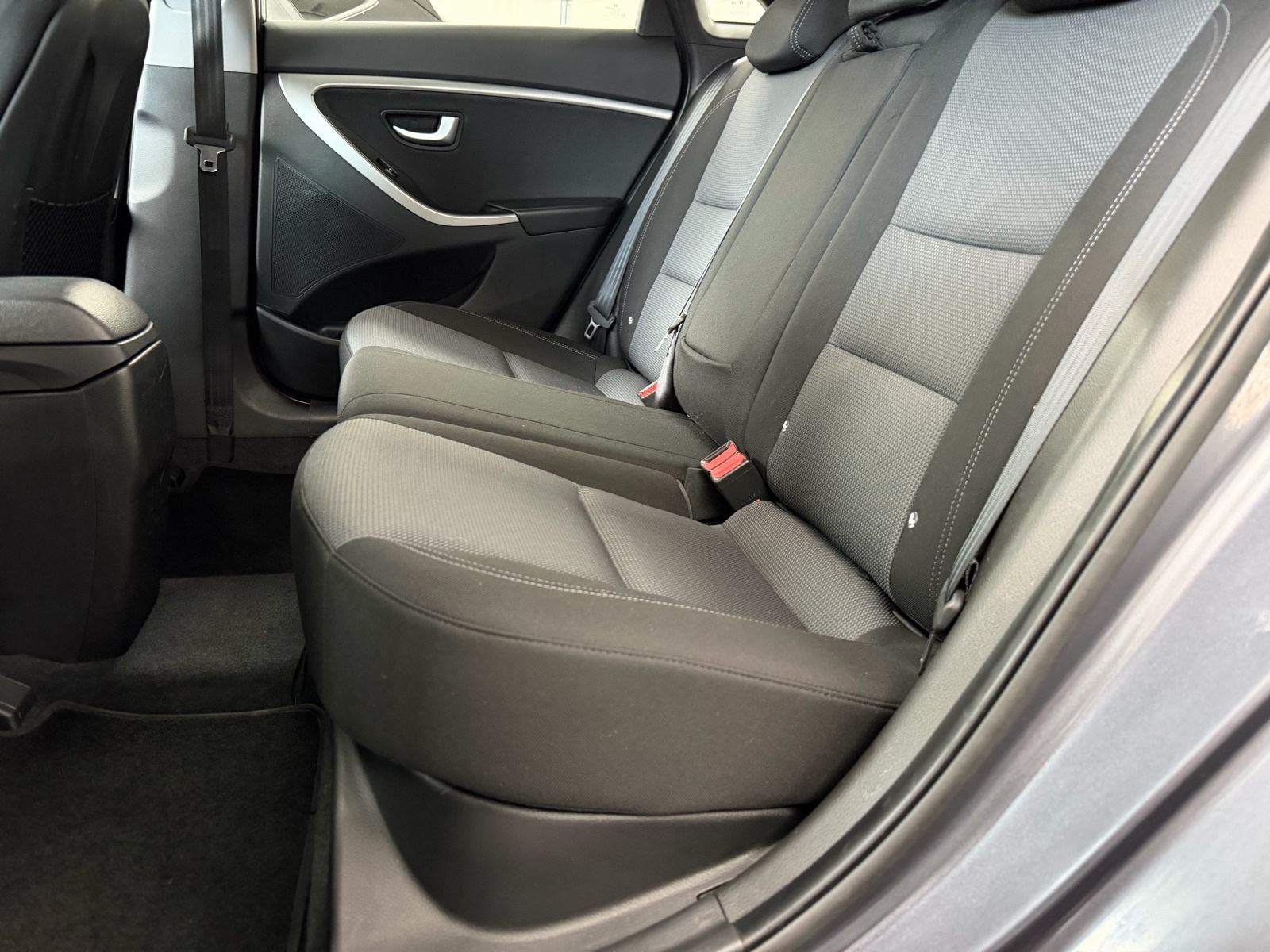 Hyundai i30 1,4 CRDi | PDC | ALU | Bogata oprema | TOP stanje!, fotografija 18