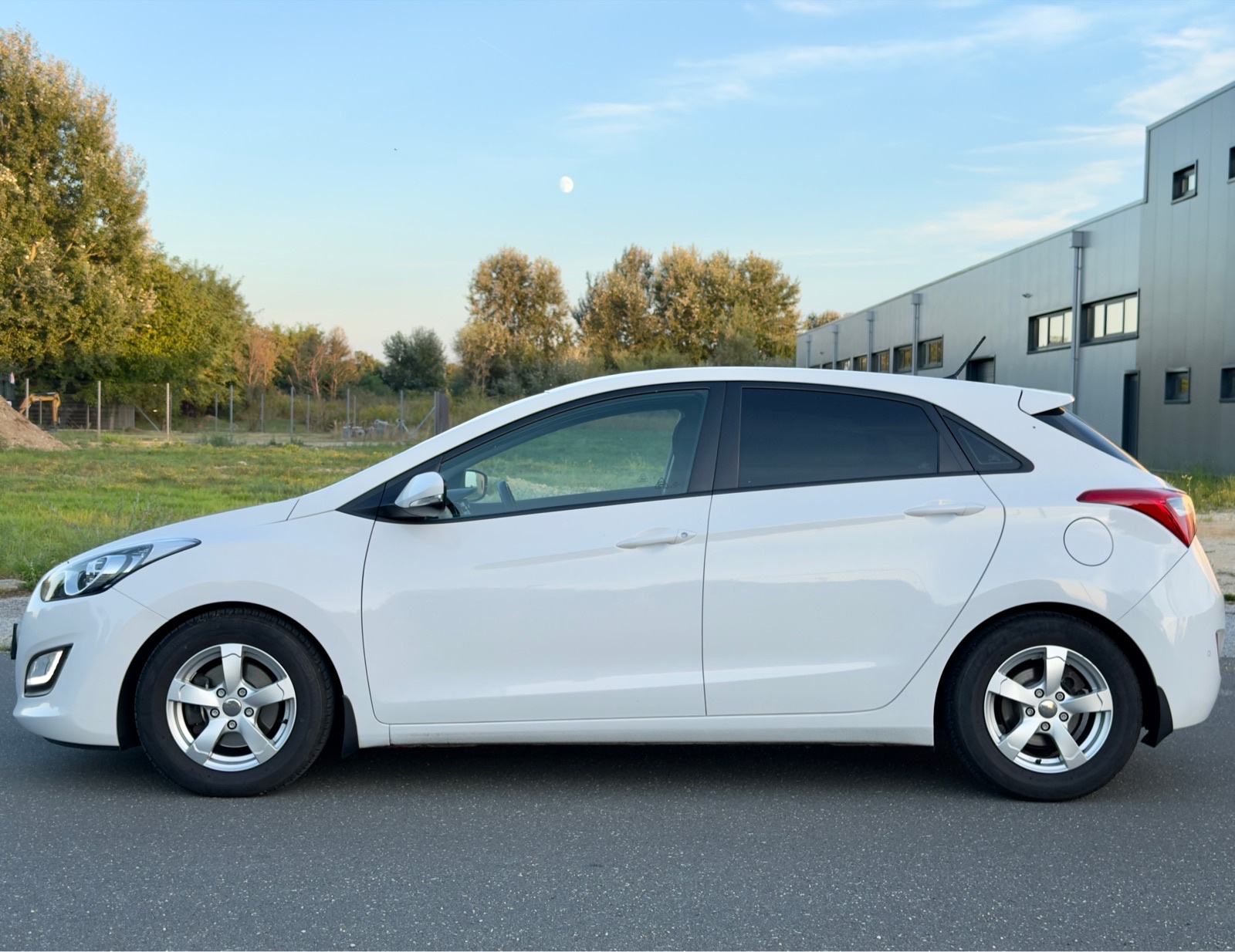 Hyundai i30 1,4 CRDi | Prvi vlasnik! | ALU | LED | PDC | Besprijekoran, fotografija 5