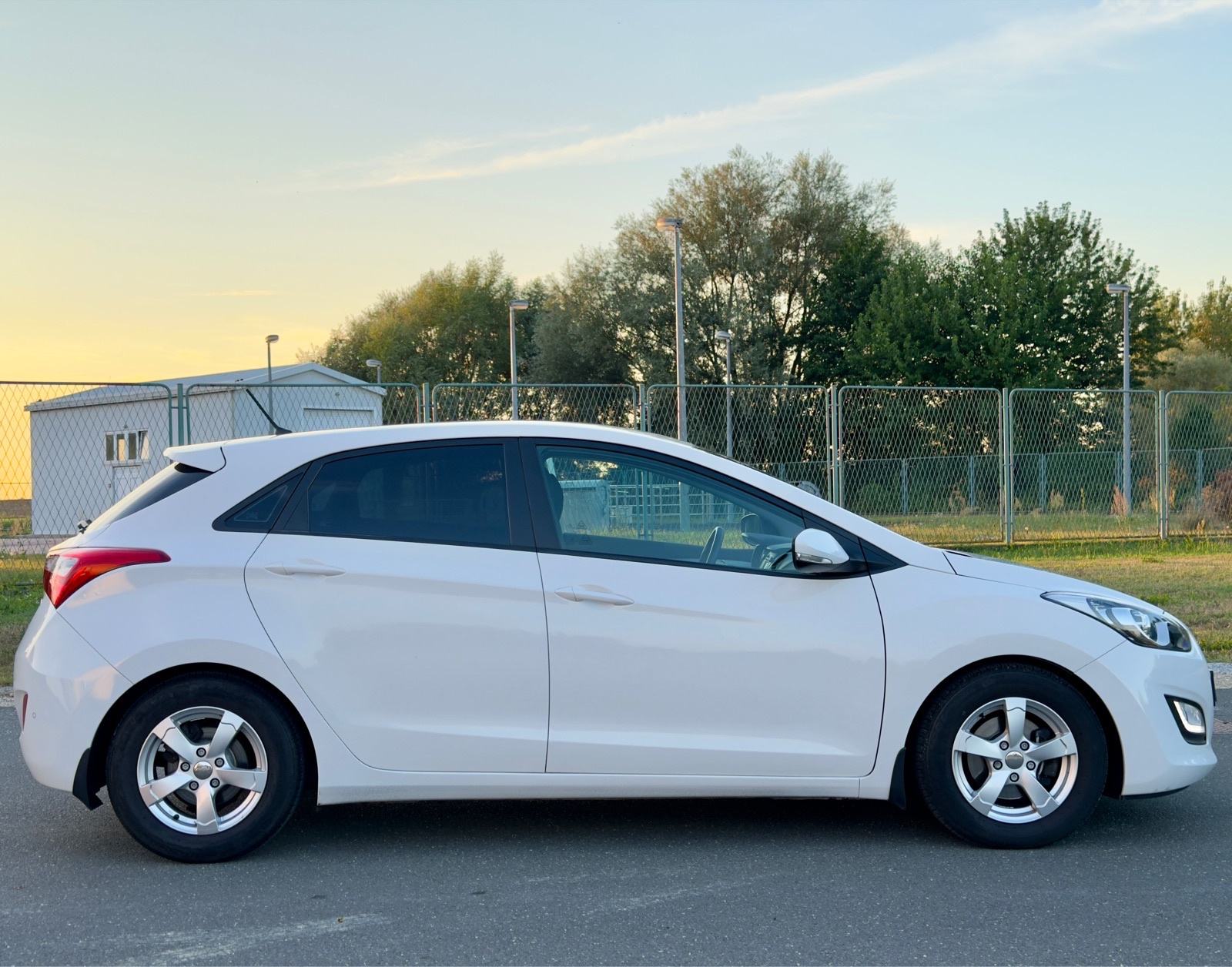 Hyundai i30 1,4 CRDi | Prvi vlasnik! | ALU | LED | PDC | Besprijekoran, fotografija 6