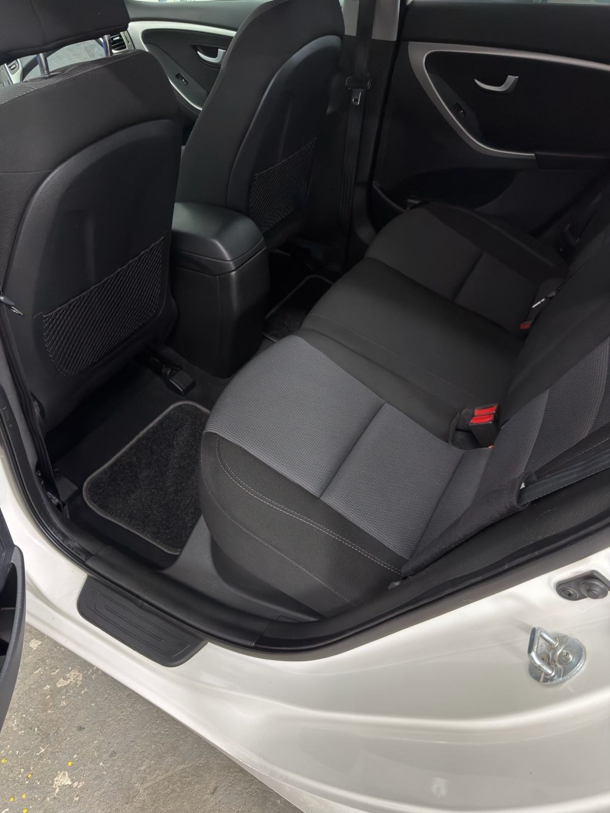Hyundai i30 1,4 CRDi | Prvi vlasnik! | ALU | LED | PDC | Besprijekoran, fotografija 18