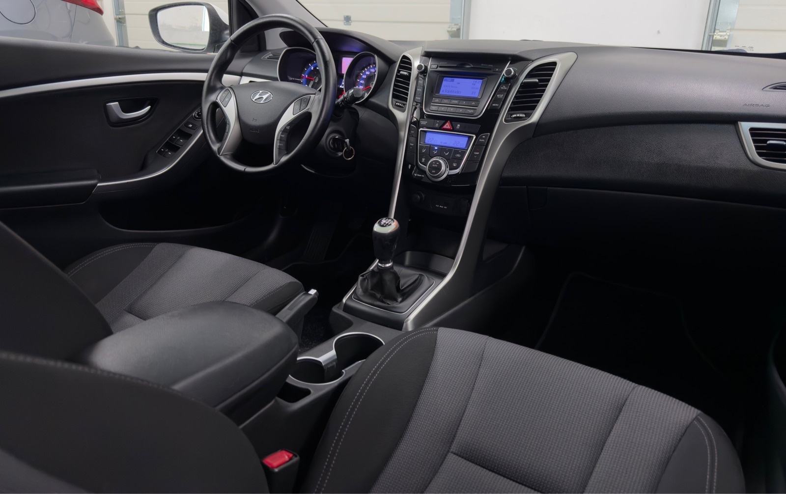 Hyundai i30 1,4 CRDi | Prvi vlasnik! | ALU | LED | PDC | Besprijekoran, fotografija 11