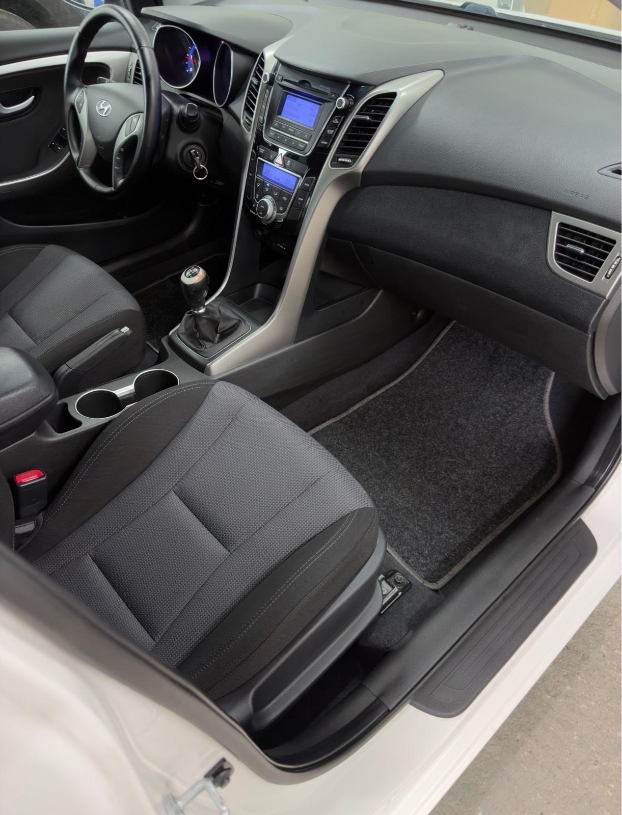 Hyundai i30 1,4 CRDi | Prvi vlasnik! | ALU | LED | PDC | Besprijekoran, fotografija 16