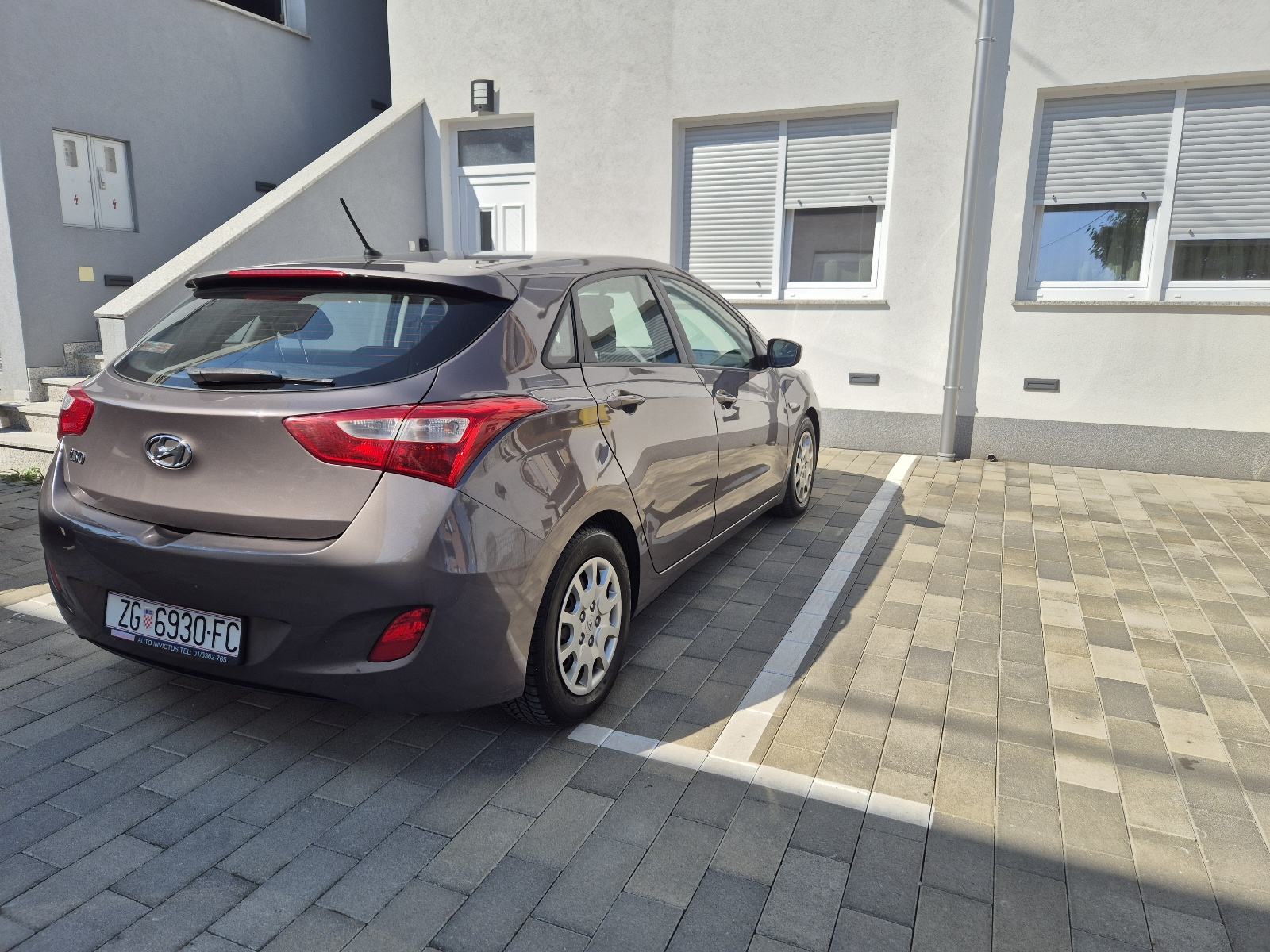 Hyundai i30 1,4 CRDi reg 02/26, veliki servis, zimske gume, 1. vlasnik, fotografija 6