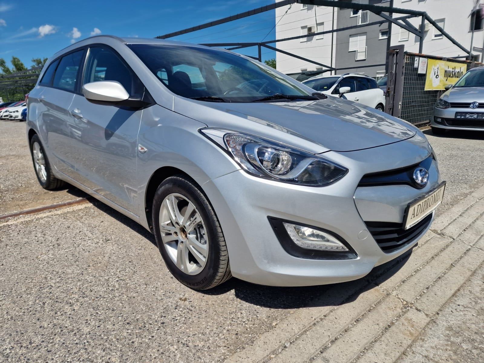 Hyundai i30 1,4 CRDi / REG 1 GOD !!, fotografija 3