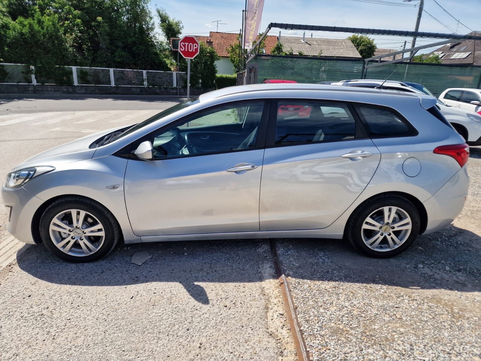 Hyundai i30 1,4 CRDi / REG 1 GOD !!, fotografija 9