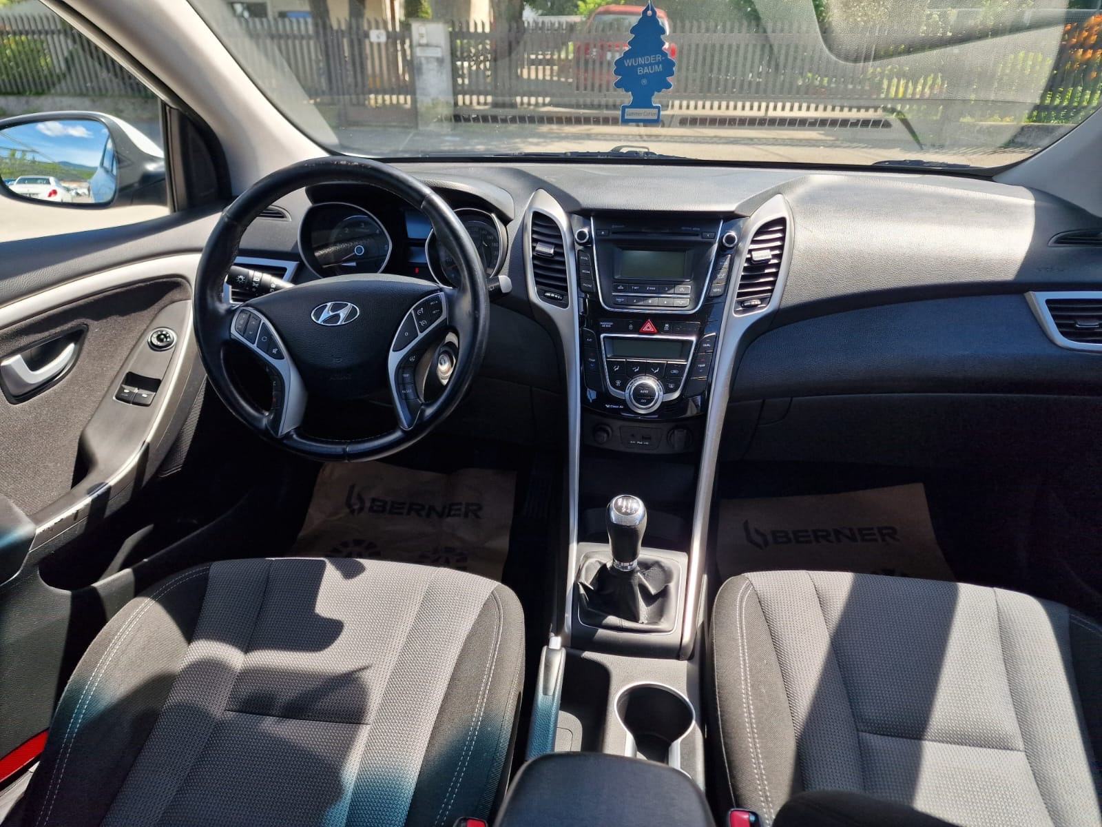 Hyundai i30 1,4 CRDi / REG 1 GOD !!, fotografija 17