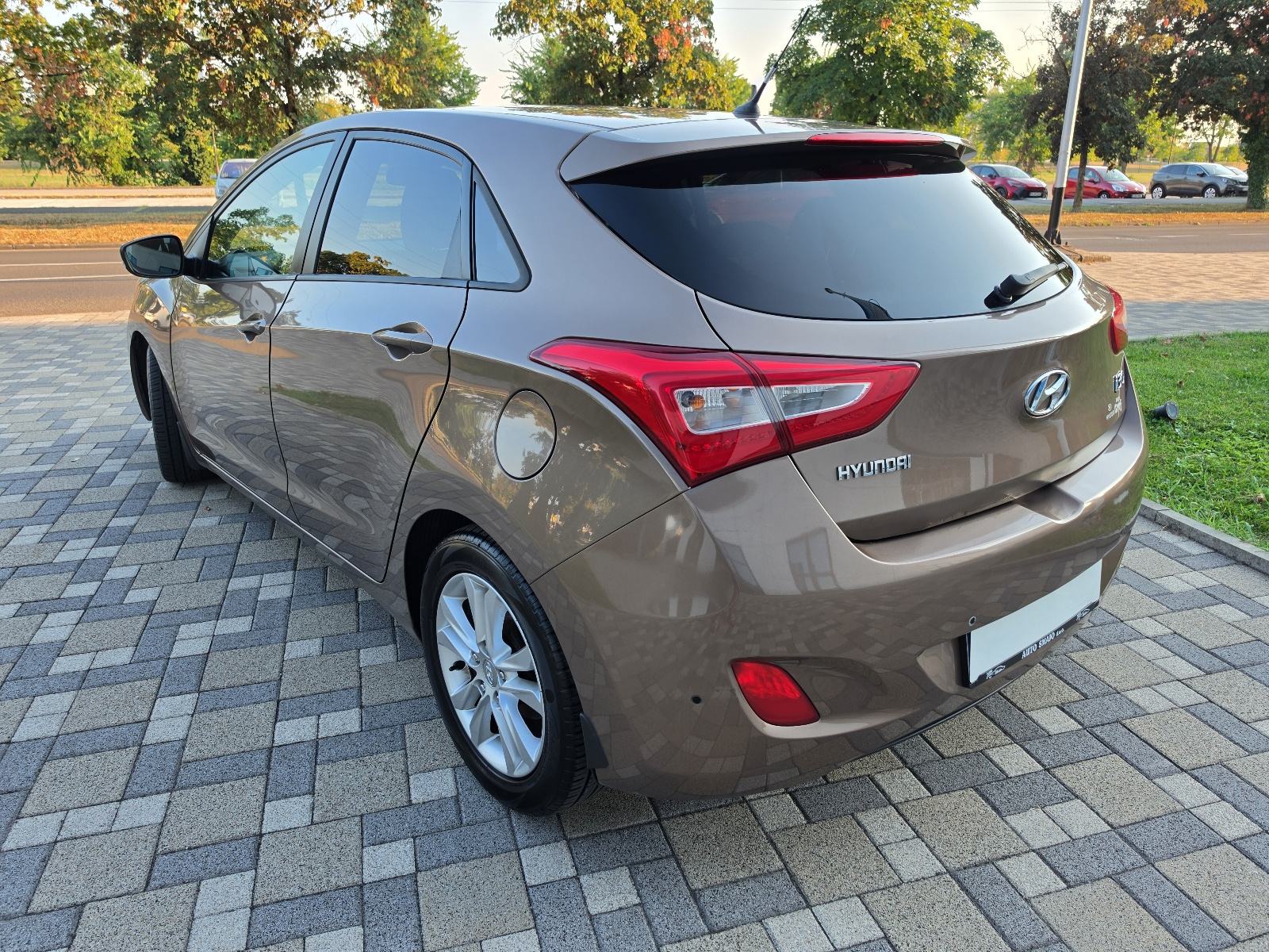 Hyundai i30 1,4 CRDi **STYLE**DIG.KLIMA**ALU**SERVISNA**REG 1 GOD**, fotografija 6
