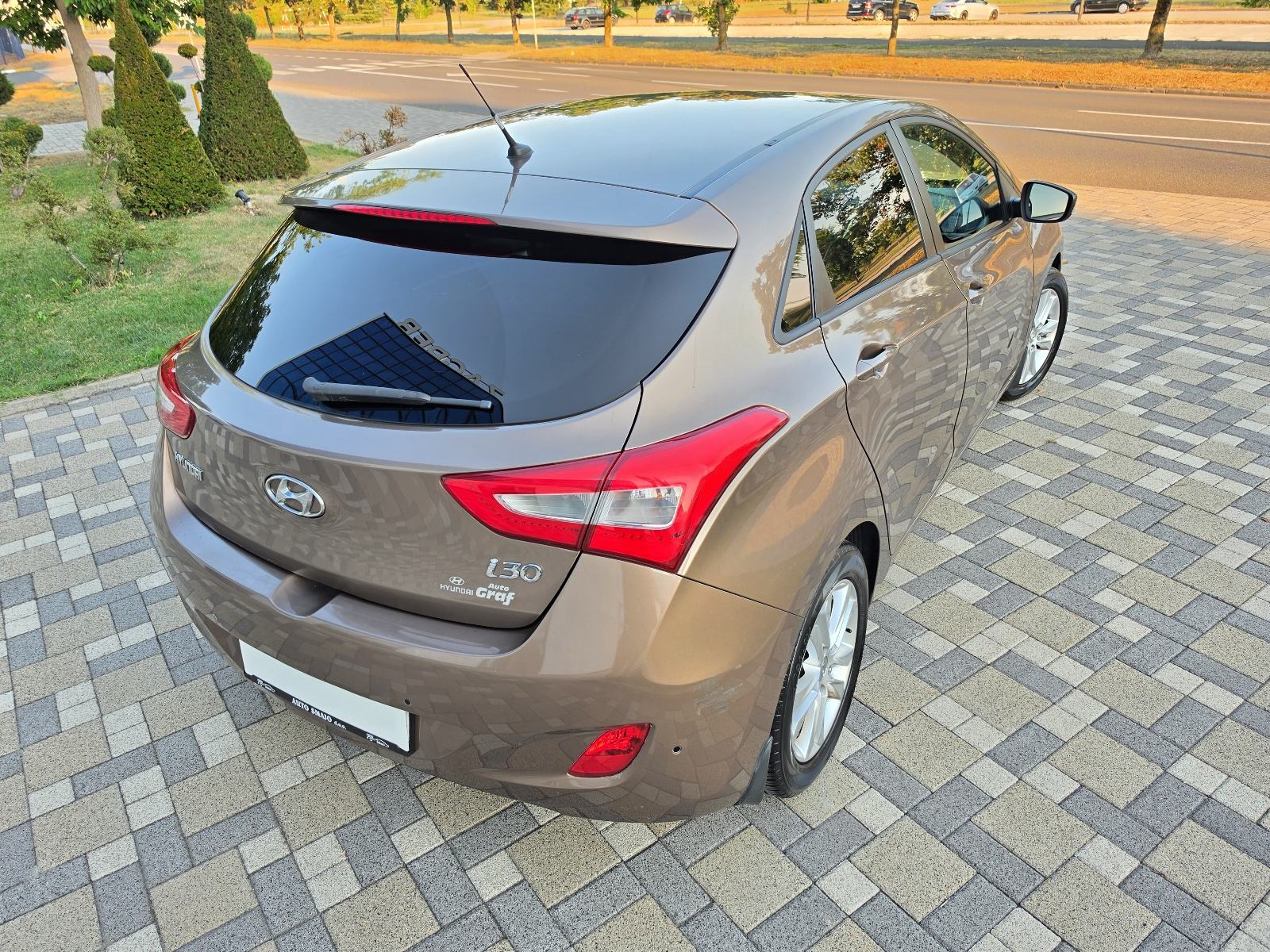 Hyundai i30 1,4 CRDi **STYLE**DIG.KLIMA**ALU**SERVISNA**REG 1 GOD**, fotografija 9