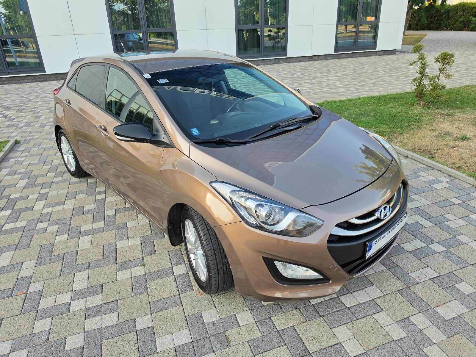 Hyundai i30 1,4 CRDi **STYLE**DIG.KLIMA**ALU**SERVISNA**REG 1 GOD**, fotografija 13