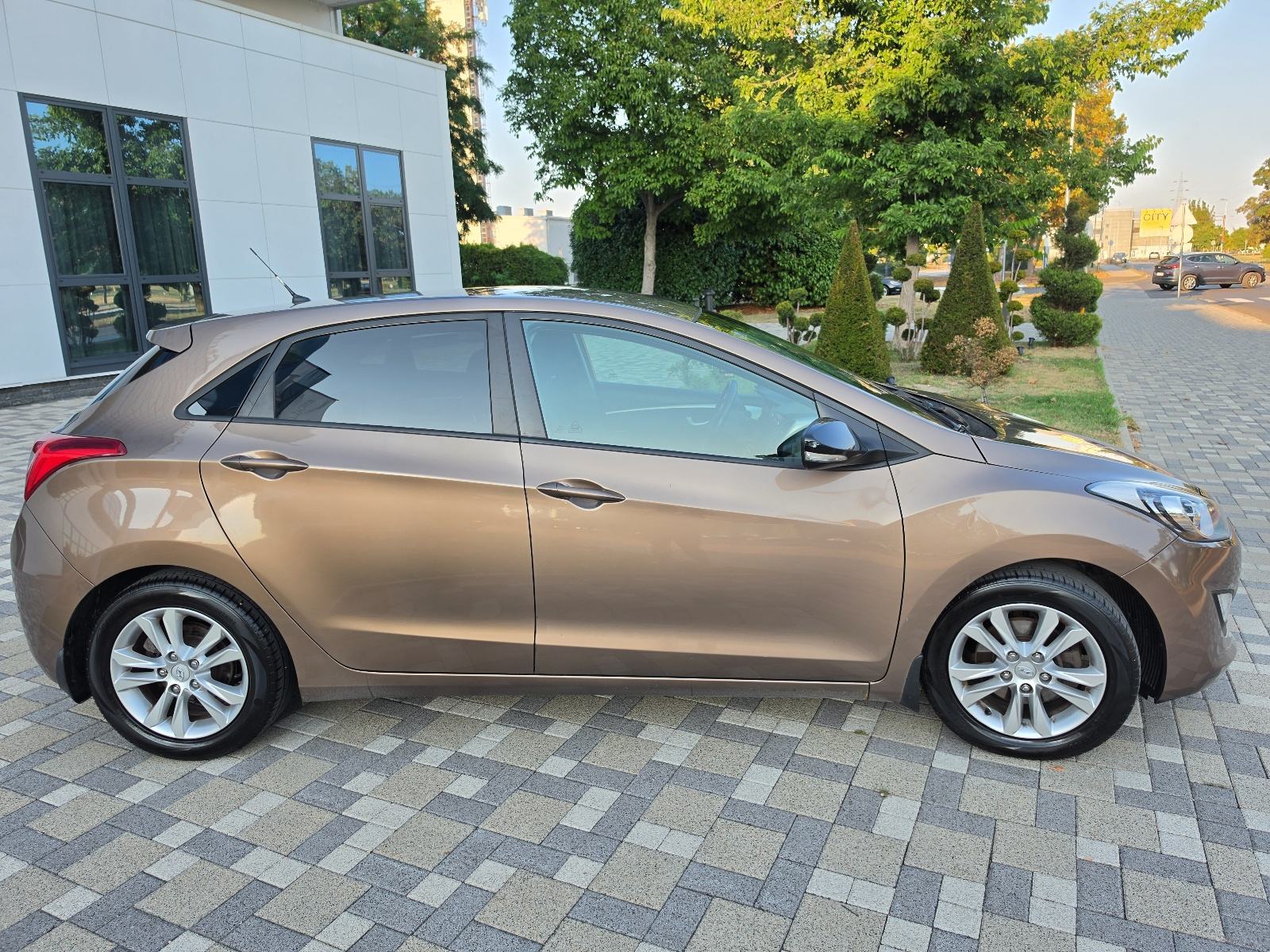 Hyundai i30 1,4 CRDi **STYLE**DIG.KLIMA**ALU**SERVISNA**REG 1 GOD**, fotografija 12