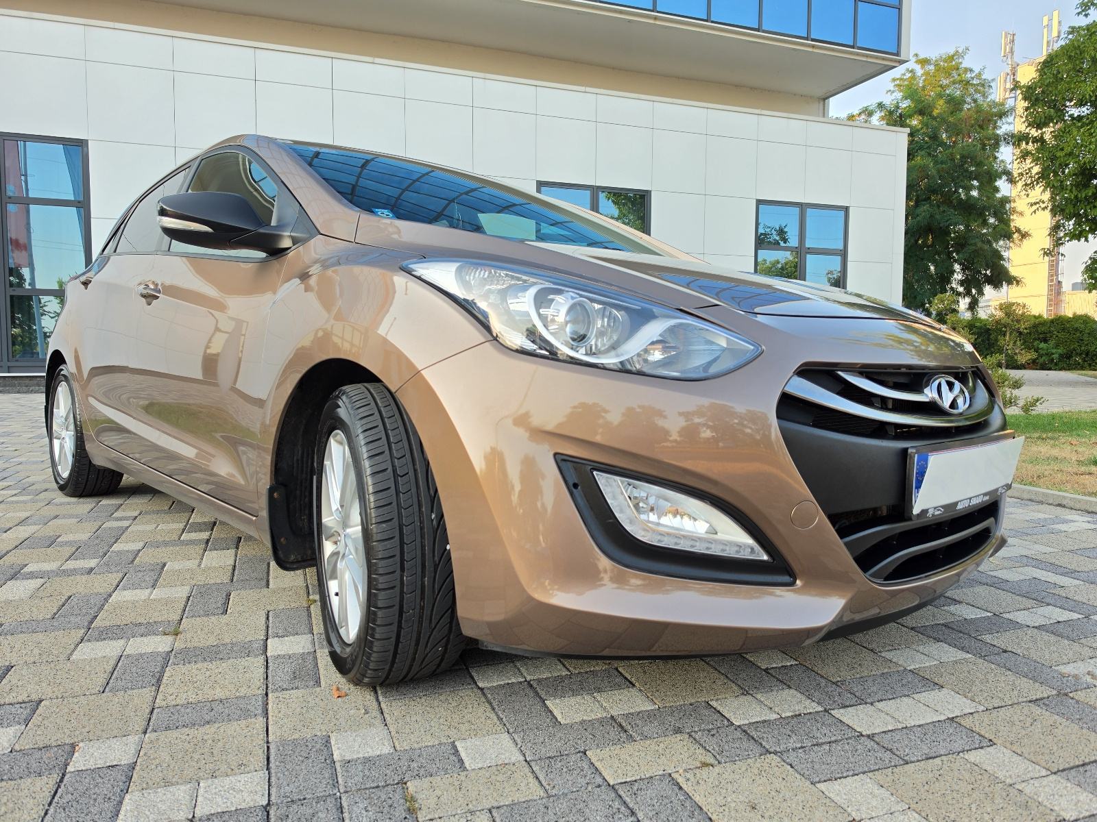 Hyundai i30 1,4 CRDi **STYLE**DIG.KLIMA**ALU**SERVISNA**REG 1 GOD**, fotografija 15