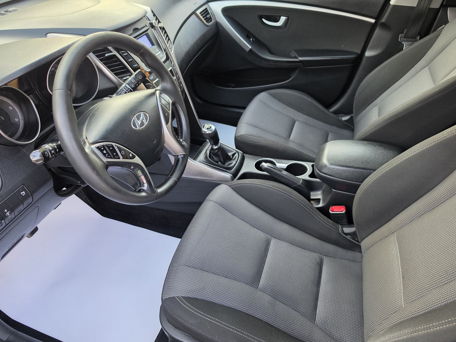 Hyundai i30 1,4 CRDi **STYLE**DIG.KLIMA**ALU**SERVISNA**REG 1 GOD**, fotografija 17