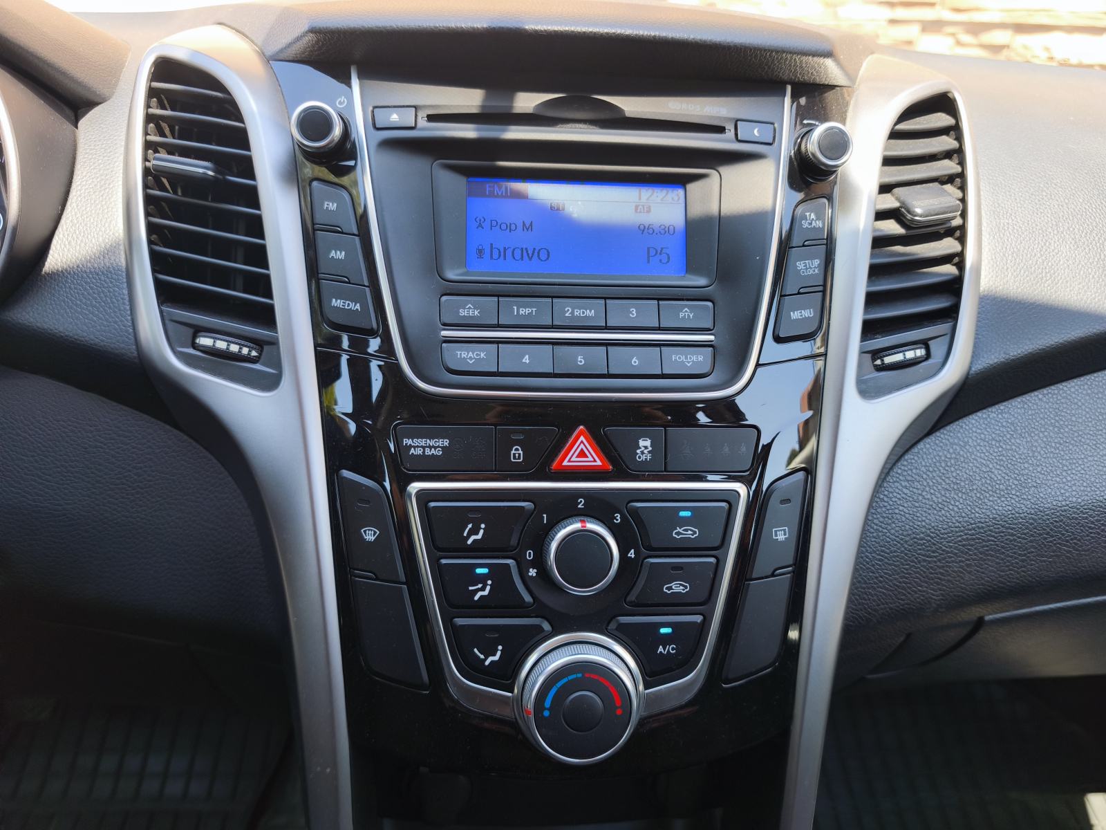 Hyundai i30 1,4 HR Auto, fotografija 17