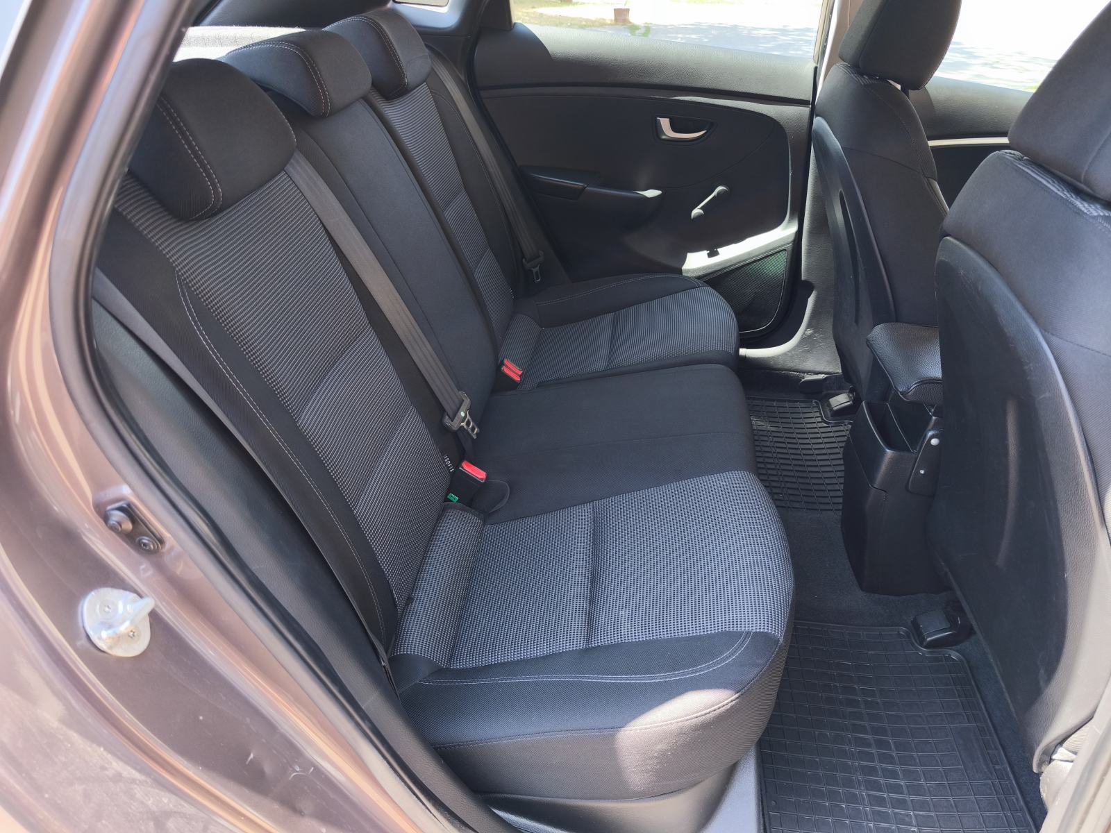 Hyundai i30 1,4 HR Auto, fotografija 13