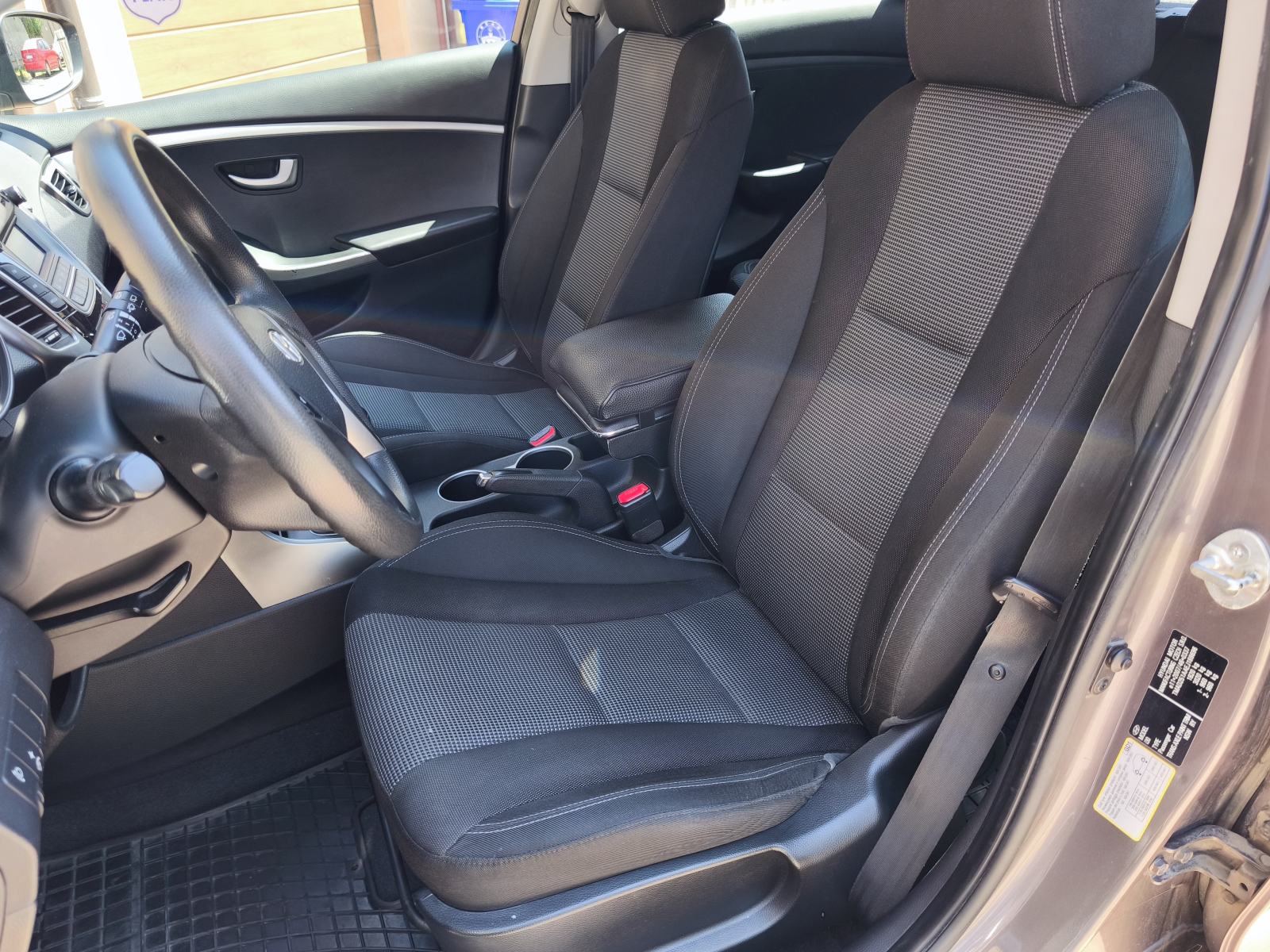 Hyundai i30 1,4 HR Auto, fotografija 12