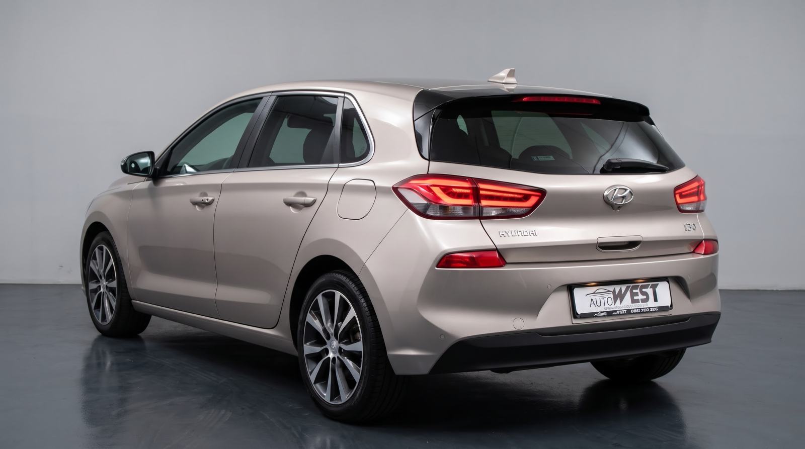 Hyundai i30 1,4 T-GDI PREMIUM SAMO 50000 KM KAO NOV!!!, fotografija 6