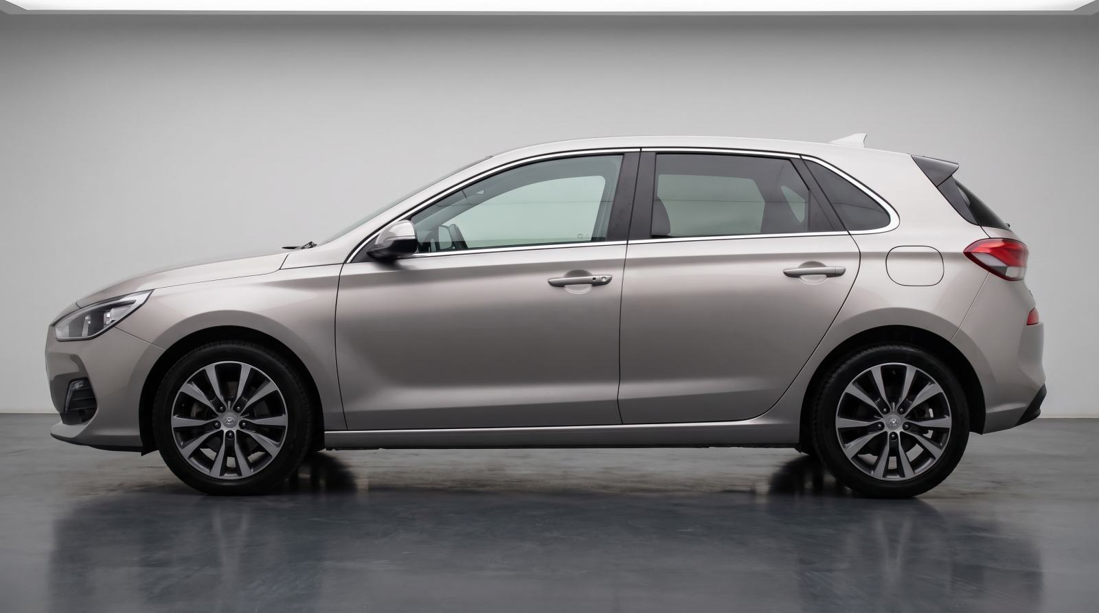 Hyundai i30 1,4 T-GDI PREMIUM SAMO 50000 KM KAO NOV!!!, fotografija 7