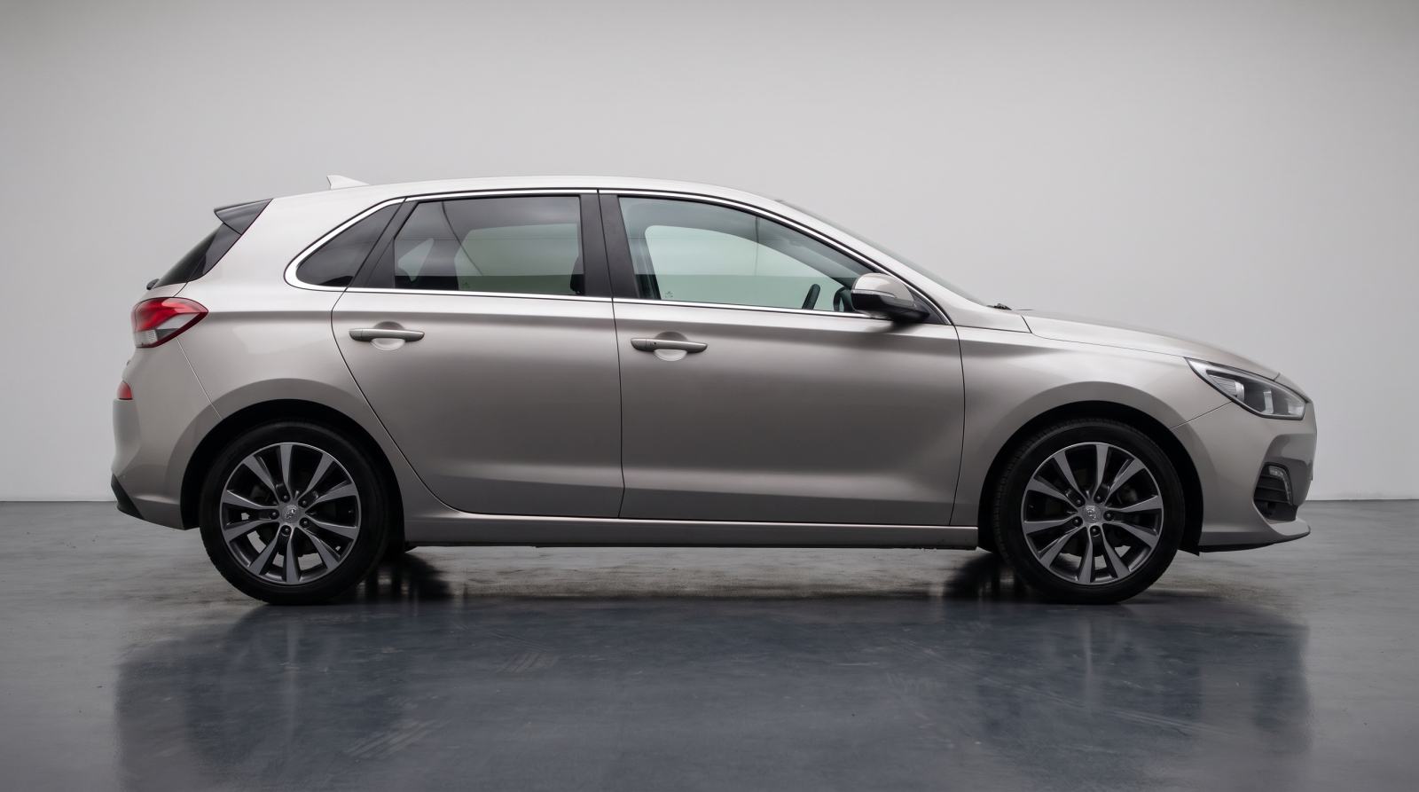 Hyundai i30 1,4 T-GDI PREMIUM SAMO 50000 KM KAO NOV!!!, fotografija 8