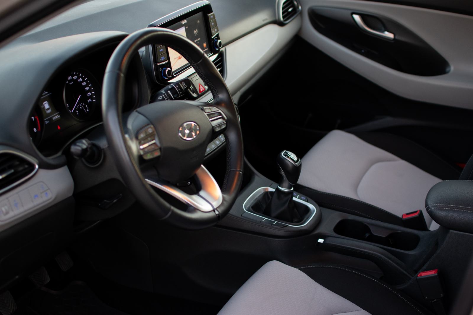 Hyundai i30 1,4 T-GDI PREMIUM SAMO 50000 KM KAO NOV!!!, fotografija 10