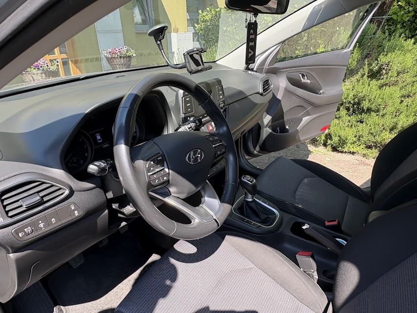 Hyundai i30 1,5 DPI 1 vlasnica, benzin, 61000km, reg.do 6/2027., fotografija 9