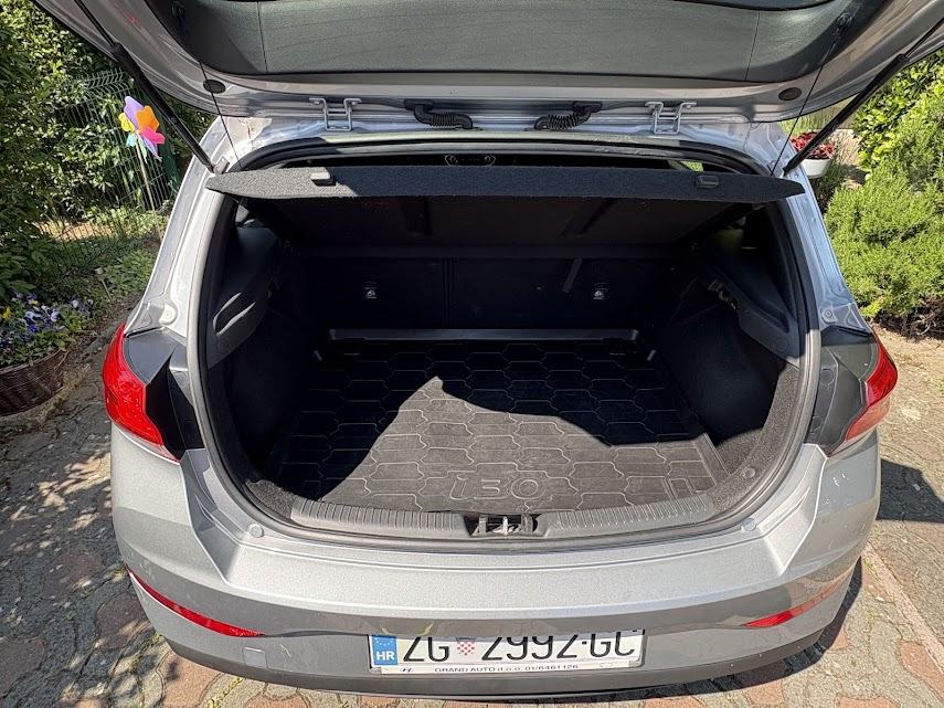 Hyundai i30 1,5 DPI 1 vlasnica, benzin, 61000km, reg.do 6/2027., fotografija 11
