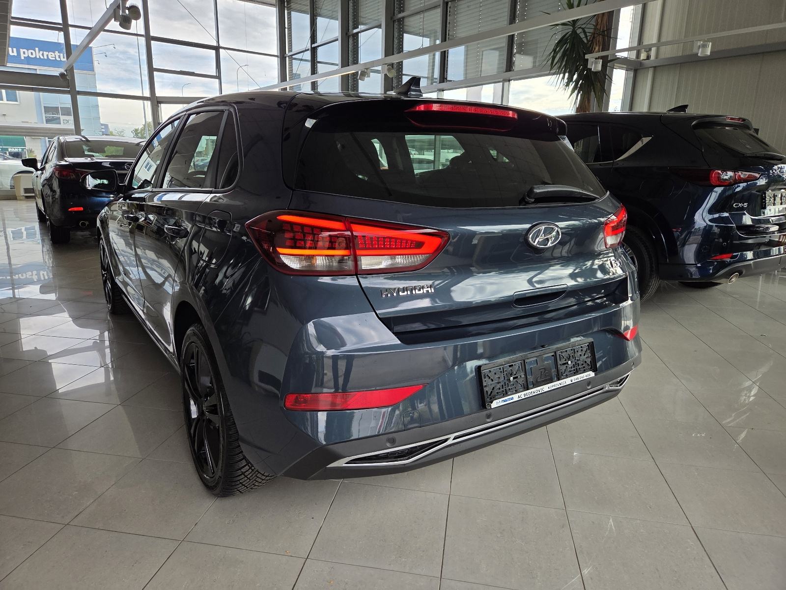Hyundai i30 1,5 T-GDI AT NAVI KAMERA LED SERVISNA, fotografija 5