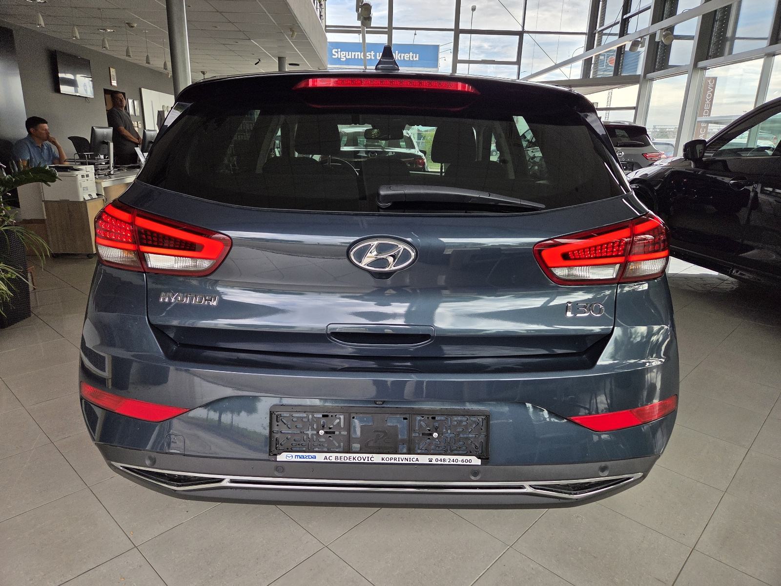 Hyundai i30 1,5 T-GDI AT NAVI KAMERA LED SERVISNA, fotografija 6