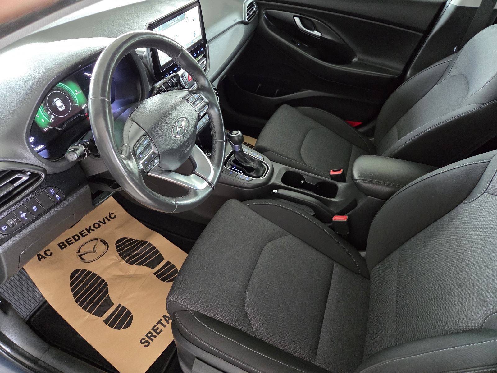 Hyundai i30 1,5 T-GDI AT NAVI KAMERA LED SERVISNA, fotografija 10