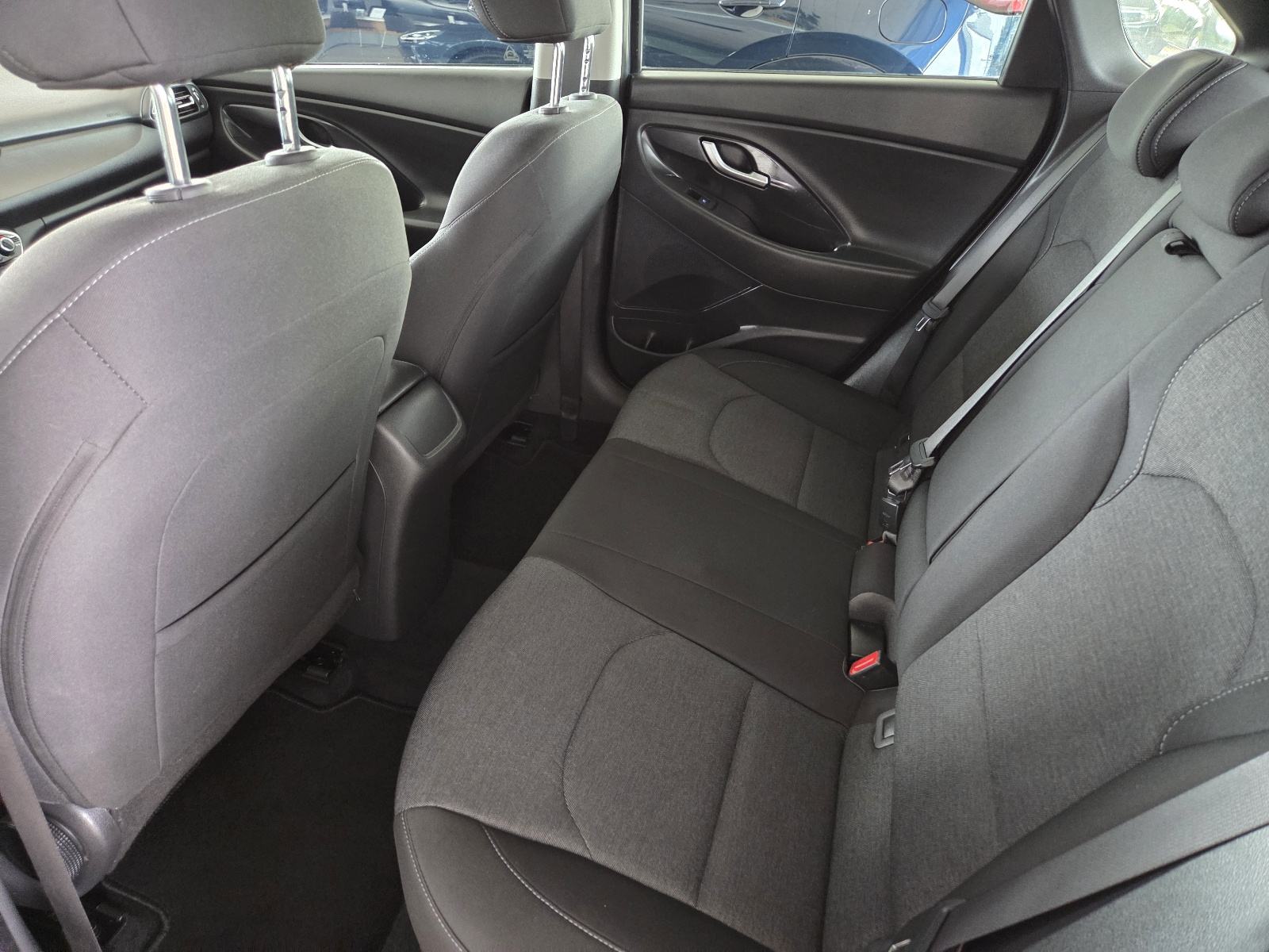 Hyundai i30 1,5 T-GDI AT NAVI KAMERA LED SERVISNA, fotografija 11
