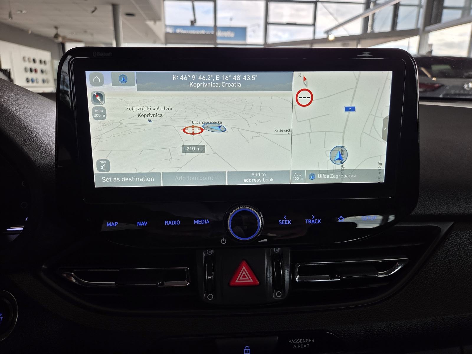 Hyundai i30 1,5 T-GDI AT NAVI KAMERA LED SERVISNA, fotografija 14